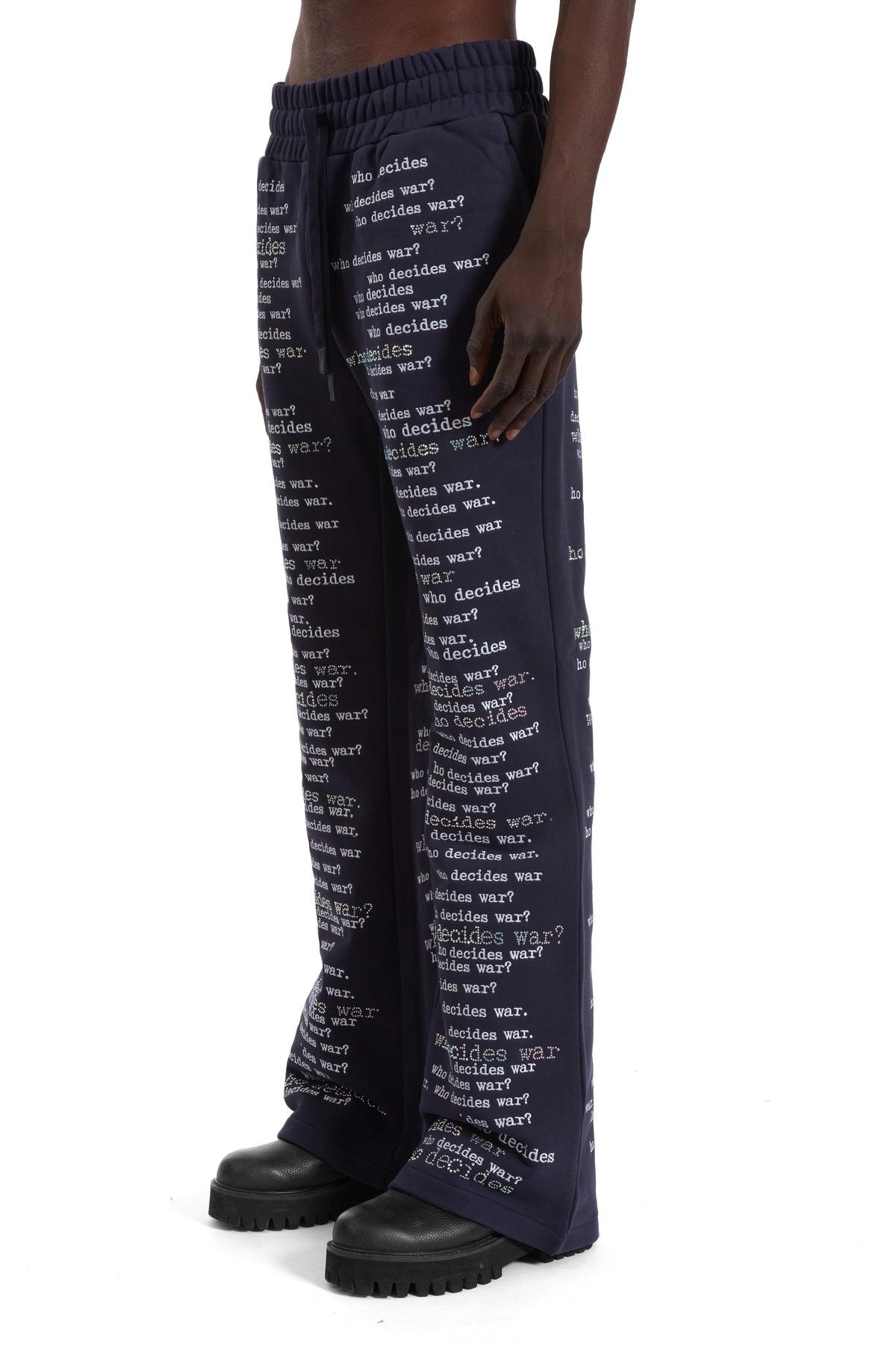 WHO DECIDES WAR WDW SCRIPTURE SWEATPANTS — vista 4