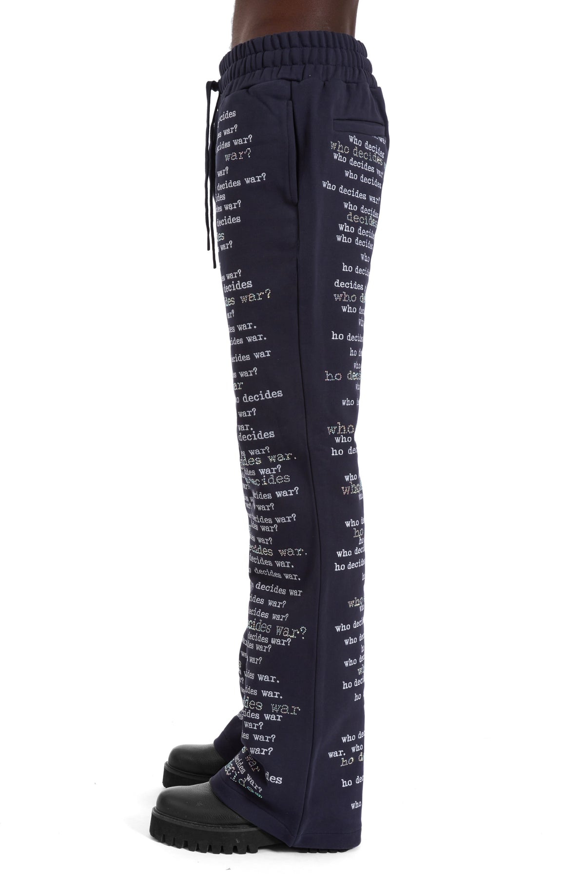 WHO DECIDES WAR WDW SCRIPTURE SWEATPANTS — vista 5