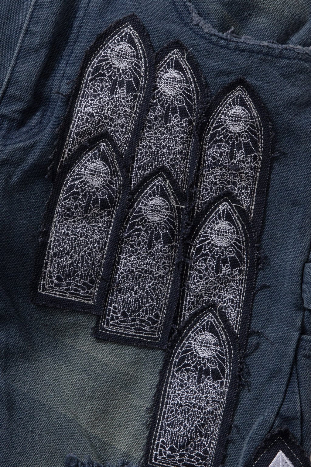 WHO DECIDES WAR PATCH ARCHED CARPENTER SHORT — vista 2