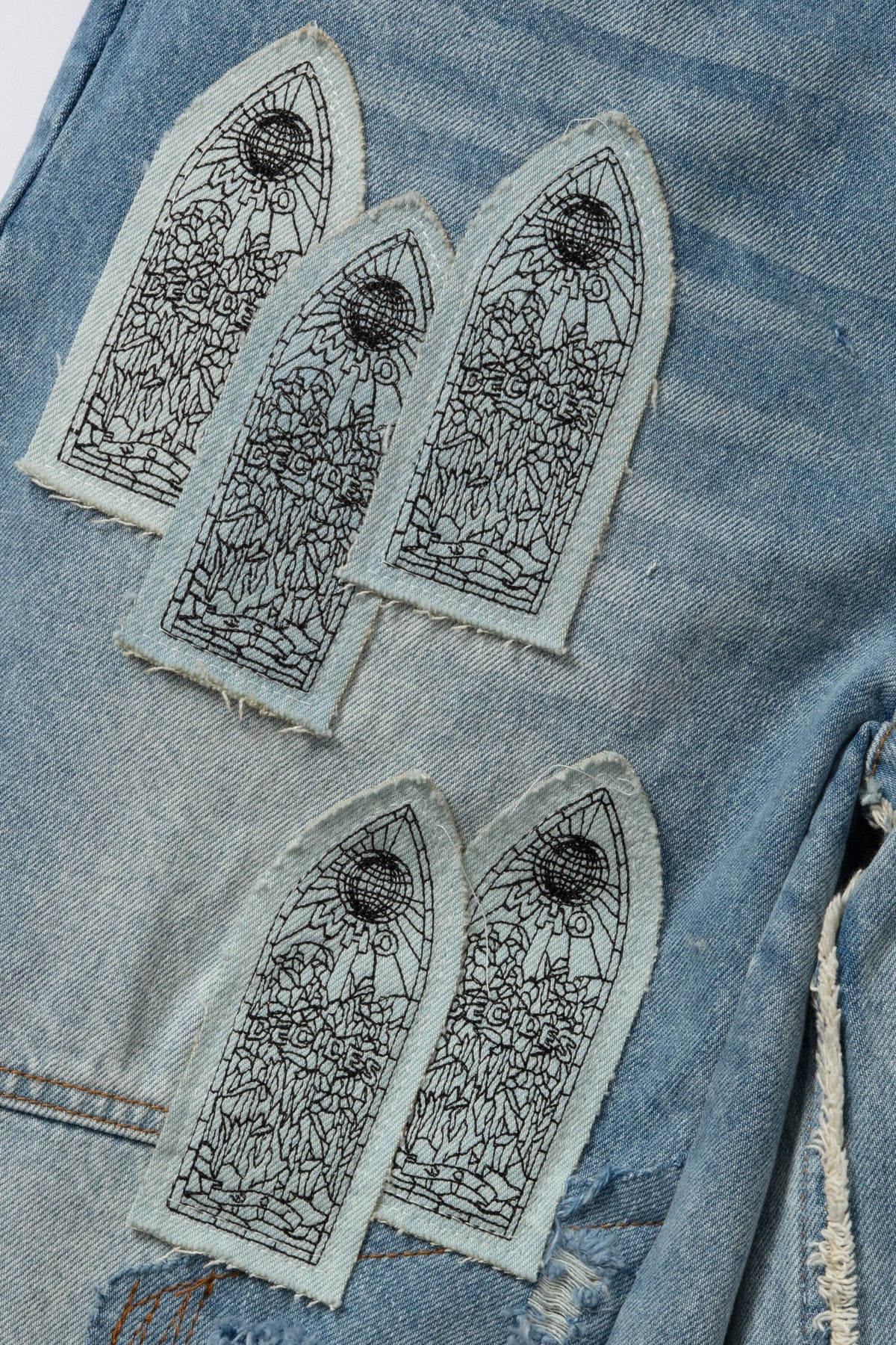 WHO DECIDES WAR PATCHED ARCH BLOWOUT DENIM SHORT — vista 2