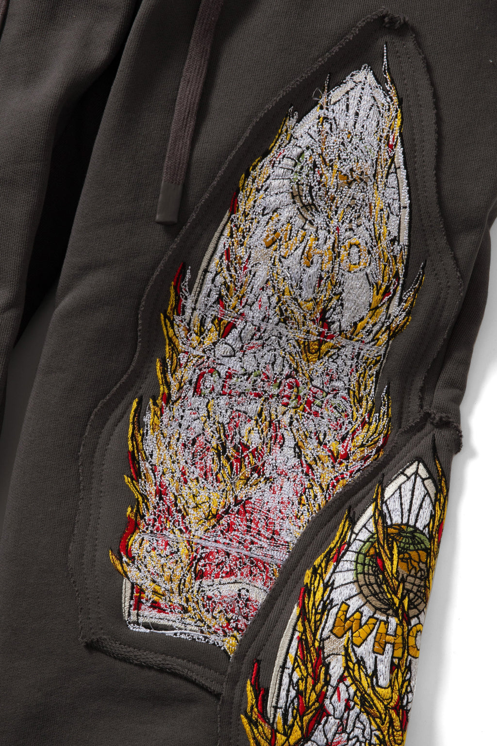 WHO DECIDES WAR TRIPLE FLAME GLASS SWEATPANTS — vista 2