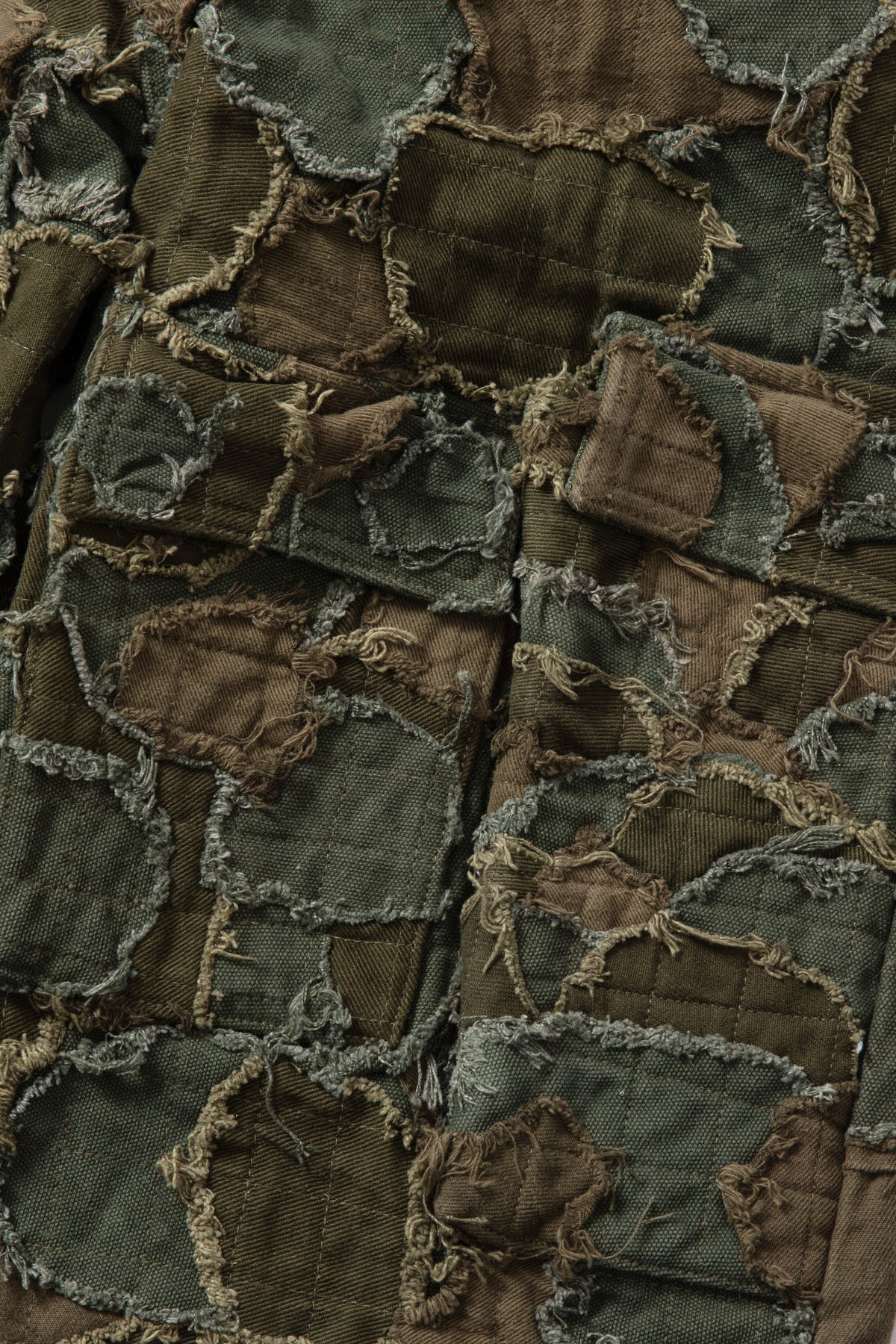 WHO DECIDES WAR FIELD CAMO CARGO SHORT — vista 2