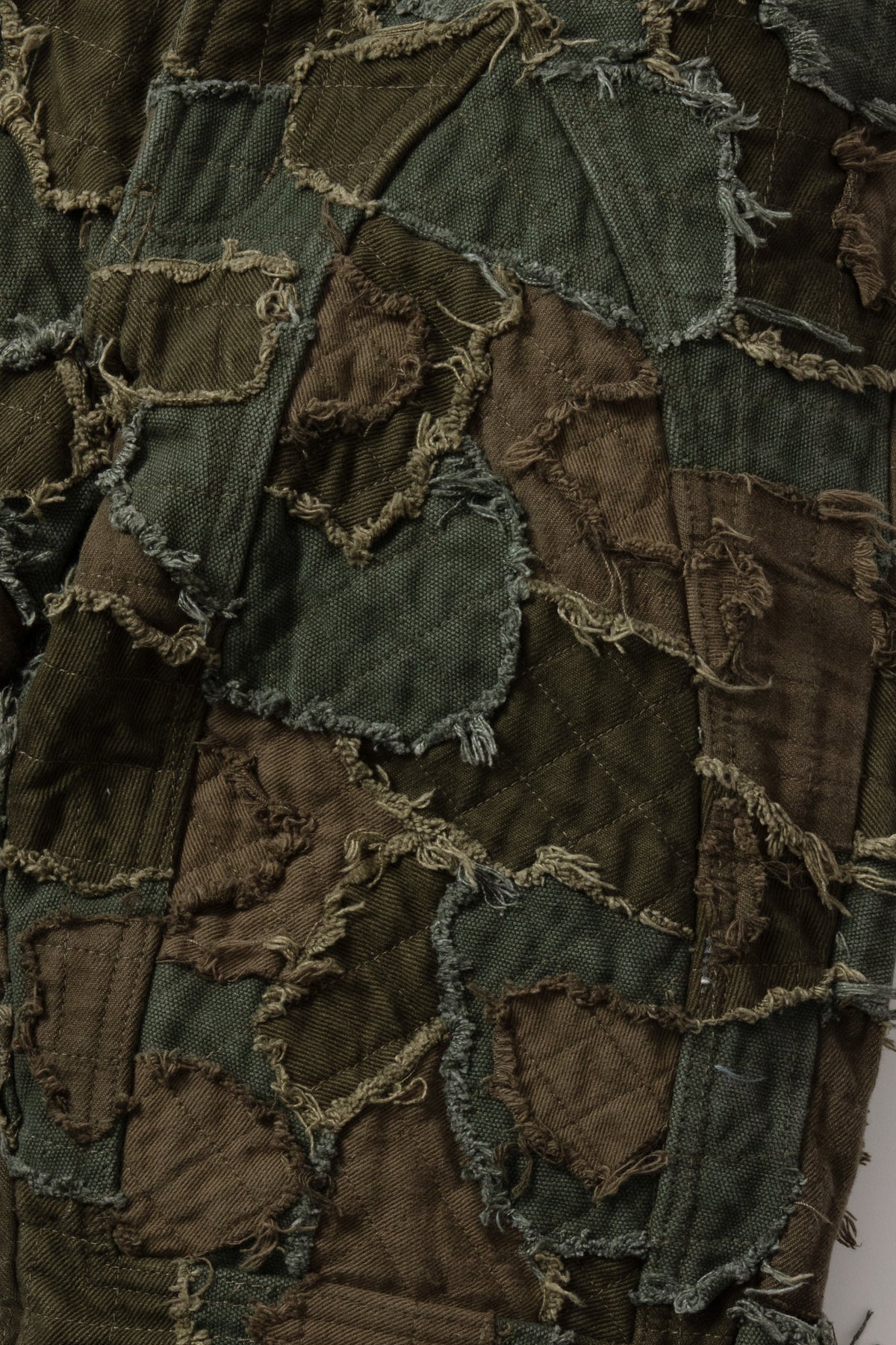 WHO DECIDES WAR FIELD CAMO MOTO PANTS — vista 2