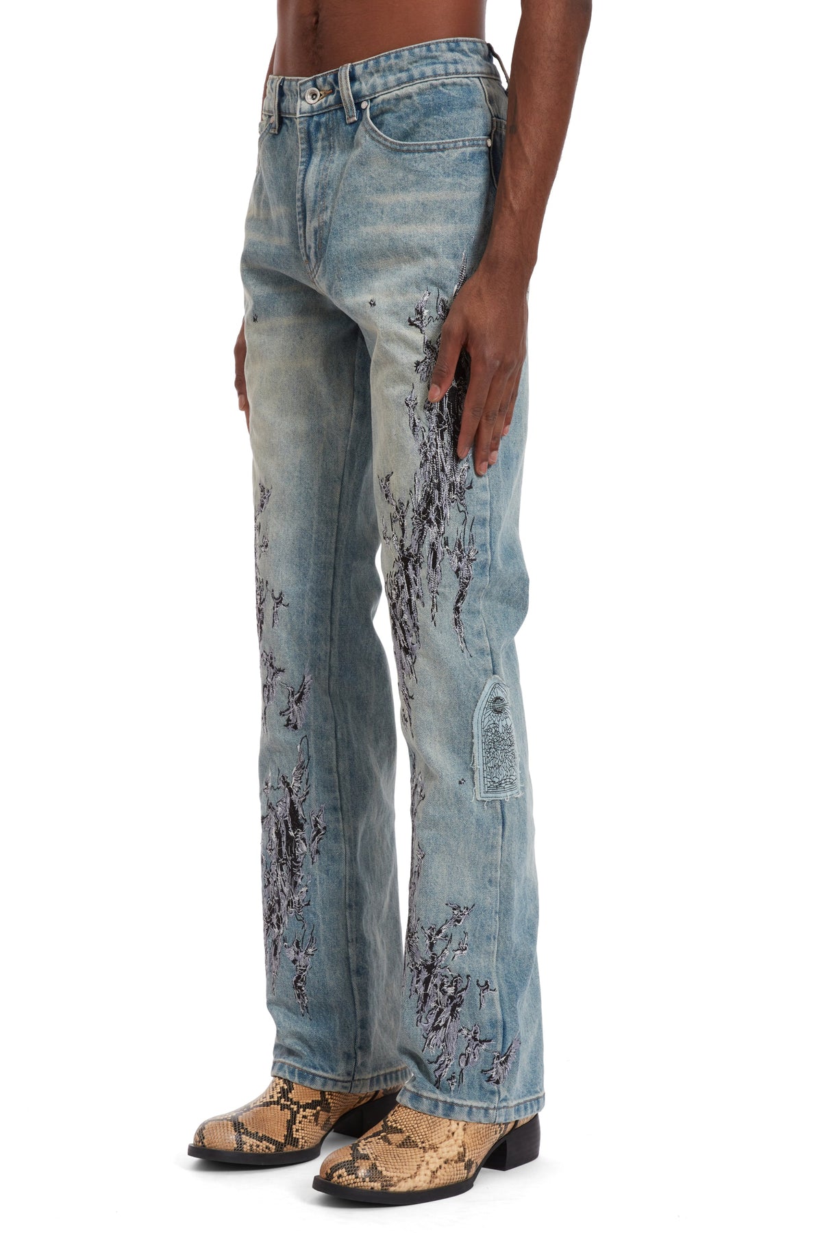 WHO DECIDES WAR SCRATCHED DENIM — vista 4