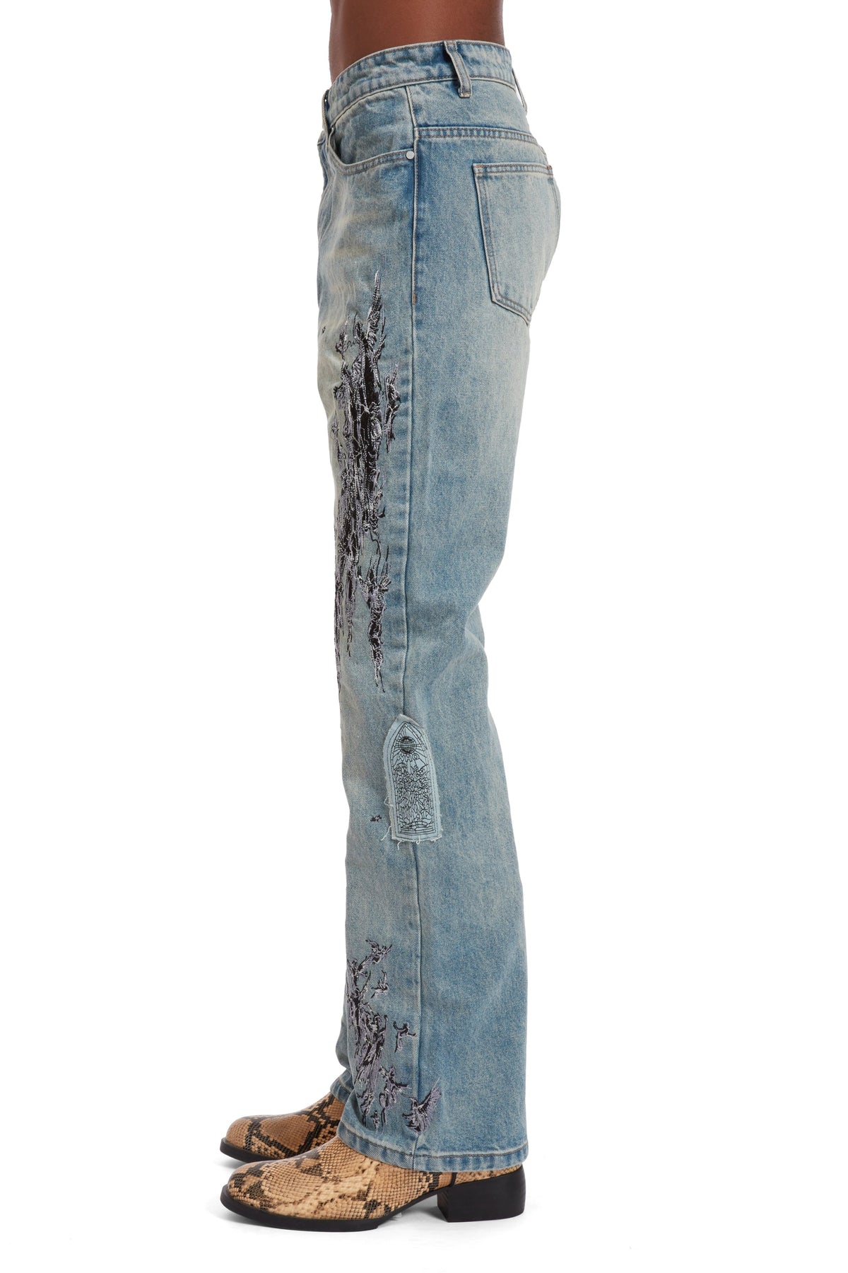 WHO DECIDES WAR SCRATCHED DENIM — vista 5