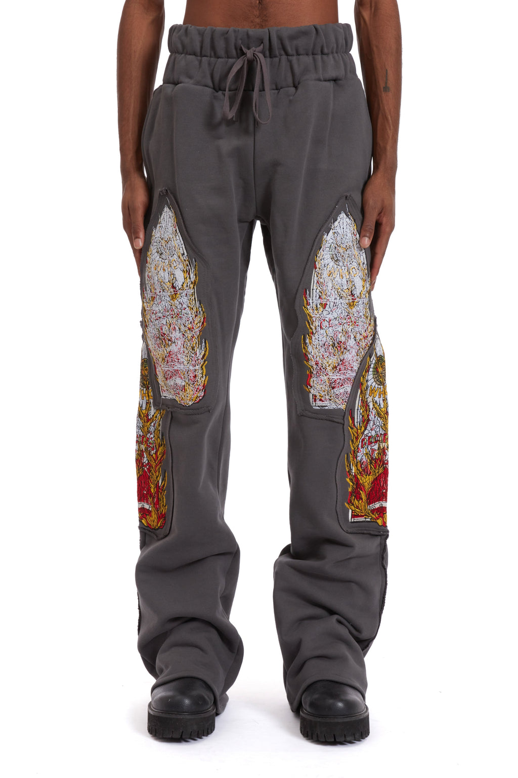 WHO DECIDES WAR TRIPLE FLAME GLASS SWEATPANTS — vista 3