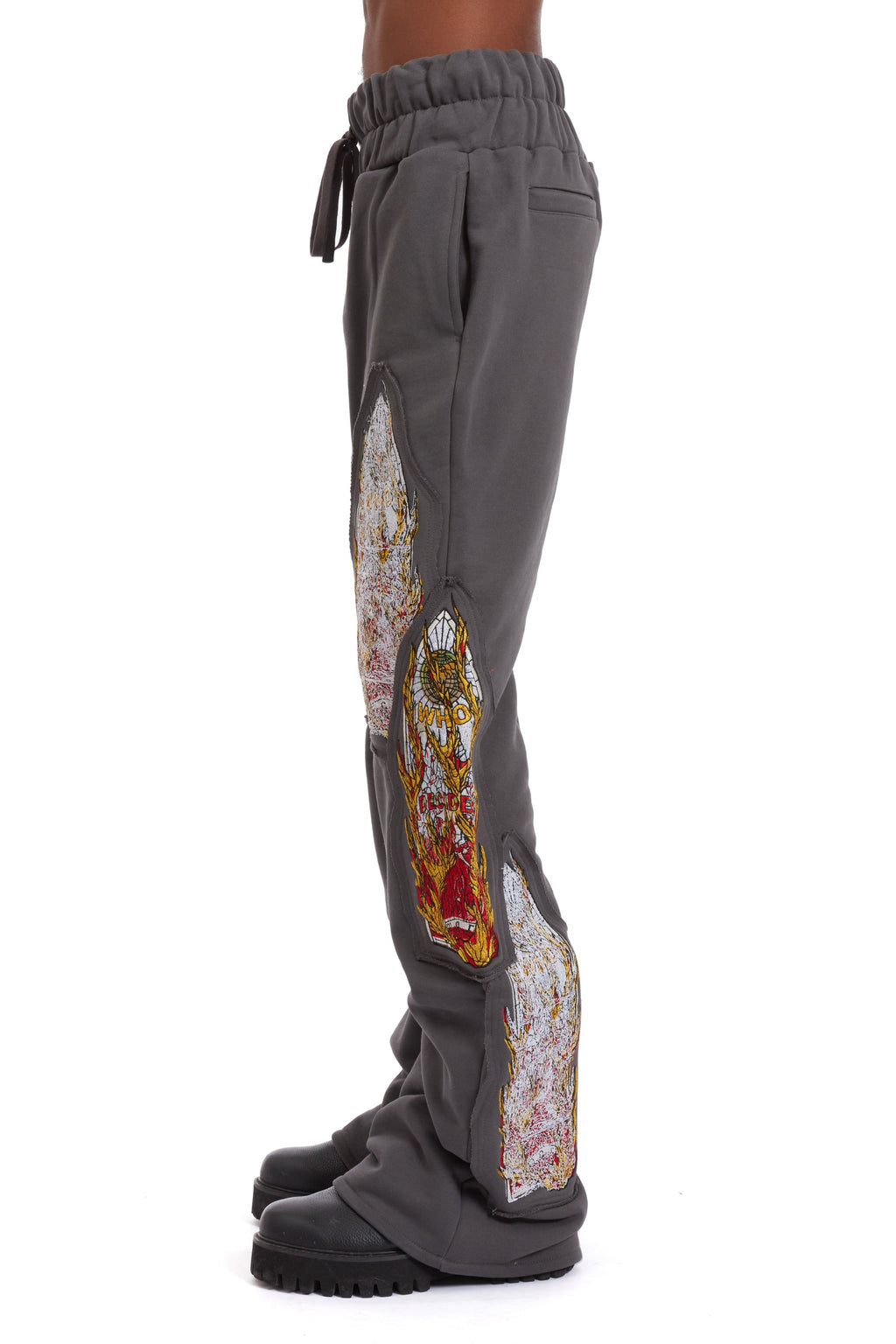 WHO DECIDES WAR TRIPLE FLAME GLASS SWEATPANTS — vista 5