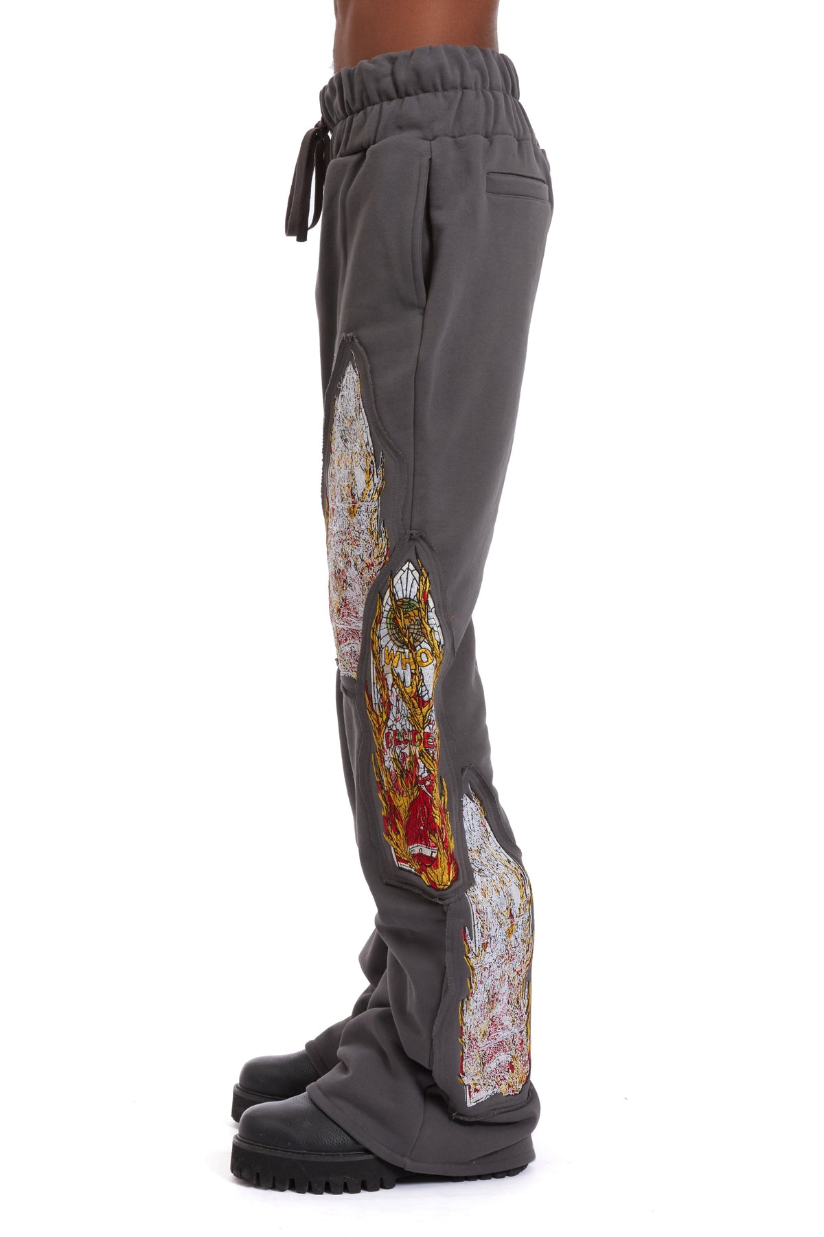 WHO DECIDES WAR TRIPLE FLAME GLASS SWEATPANTS — vista 5