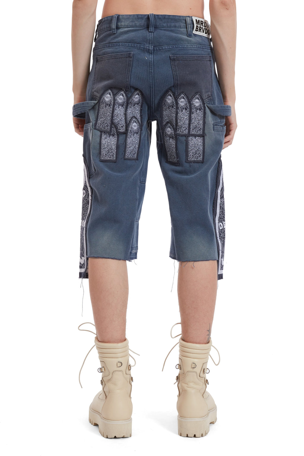 WHO DECIDES WAR PATCH ARCHED CARPENTER SHORT — vista 6
