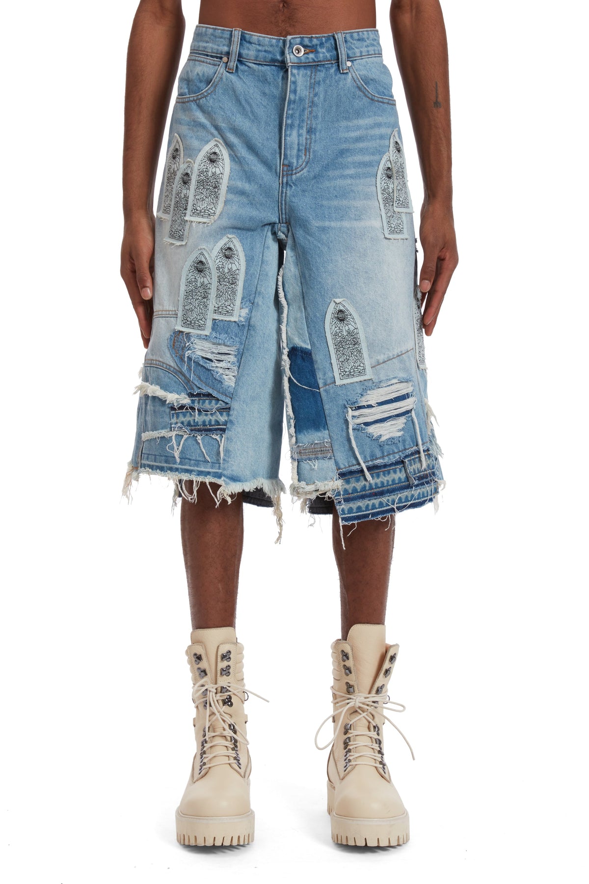 WHO DECIDES WAR PATCHED ARCH BLOWOUT DENIM SHORT — vista 3