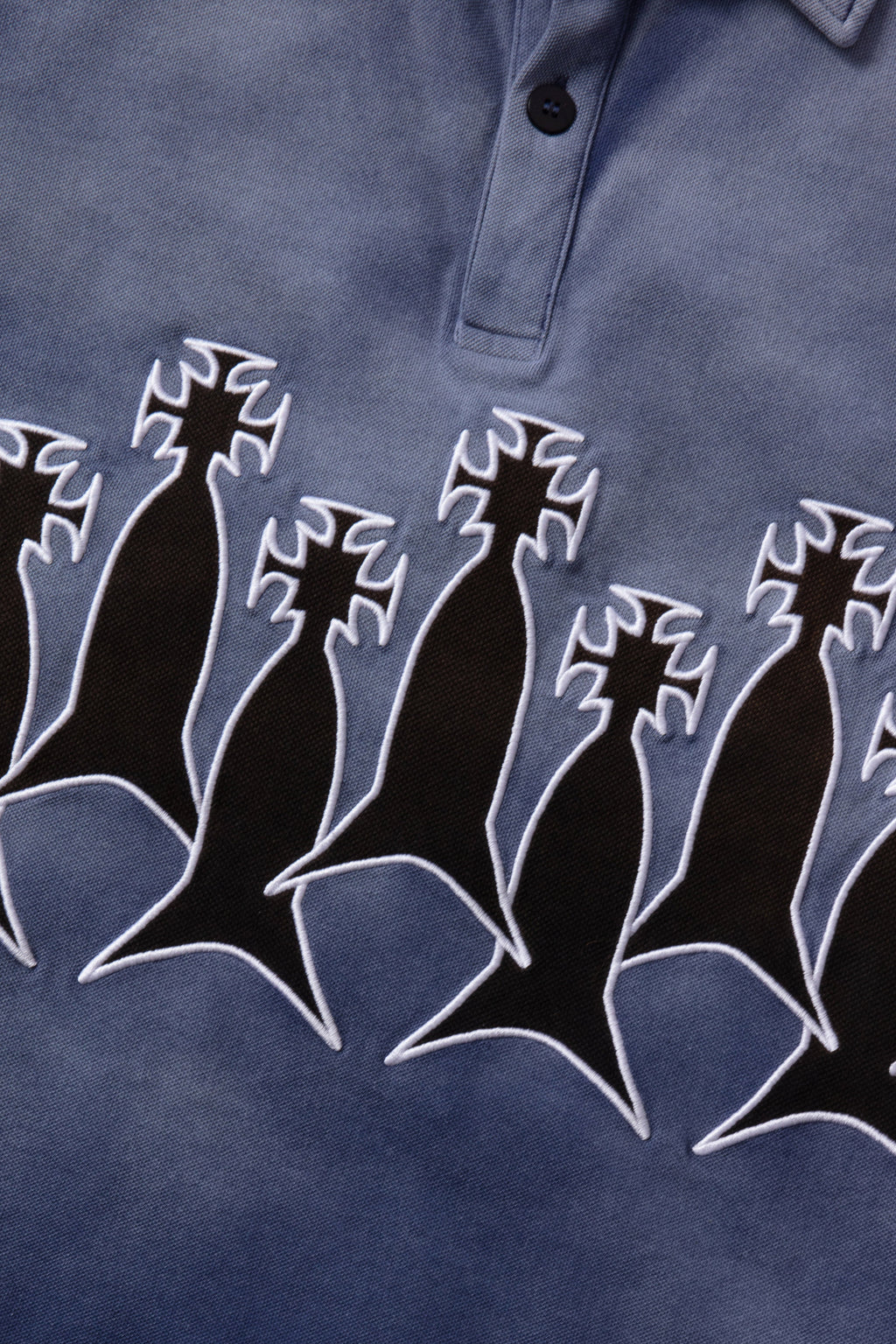 WHO DECIDES WAR CRUCIFORM POLO — vista 3