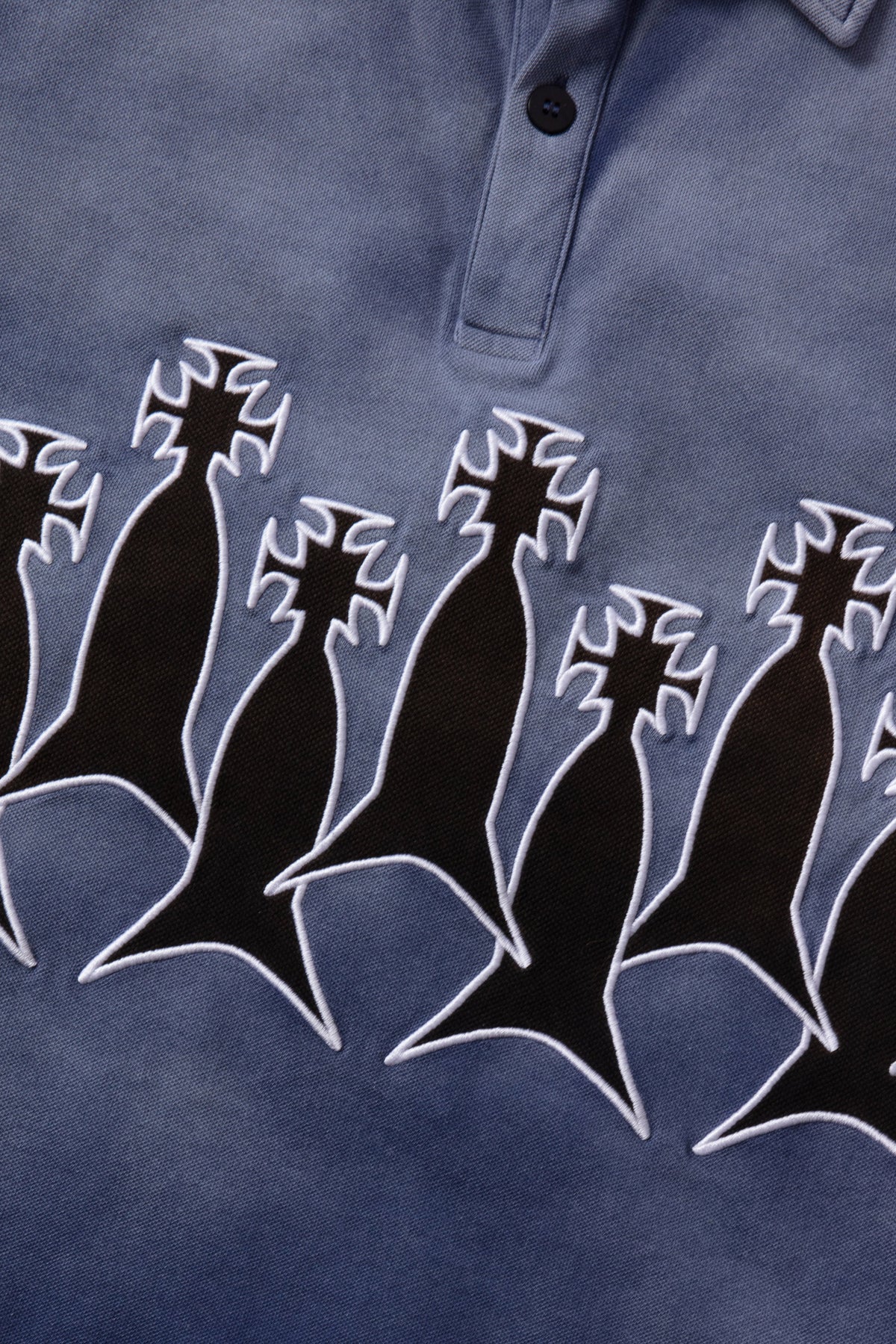 WHO DECIDES WAR CRUCIFORM POLO — vista 3