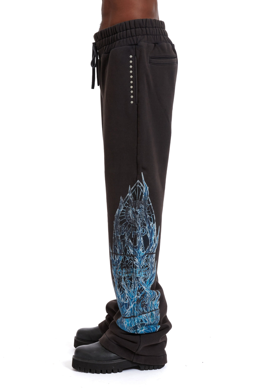 WHO DECIDES WAR FLAME GLASS HARDWARE SWEATPANT — vista 5