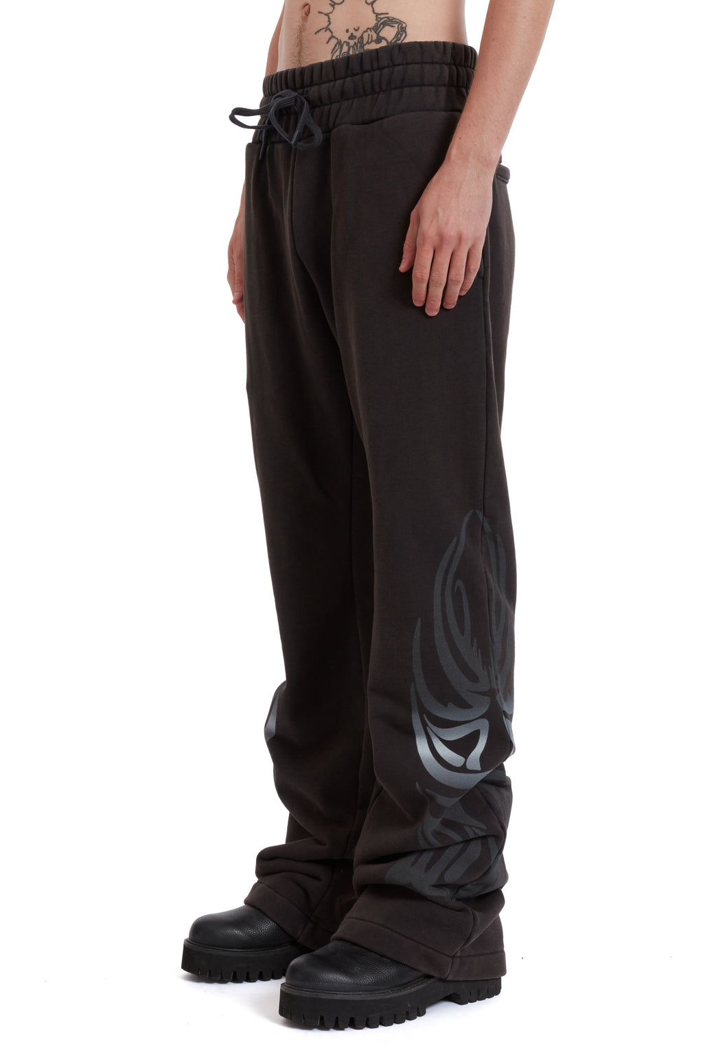 WHO DECIDES WAR WINGED SWEATPANT — vista 4