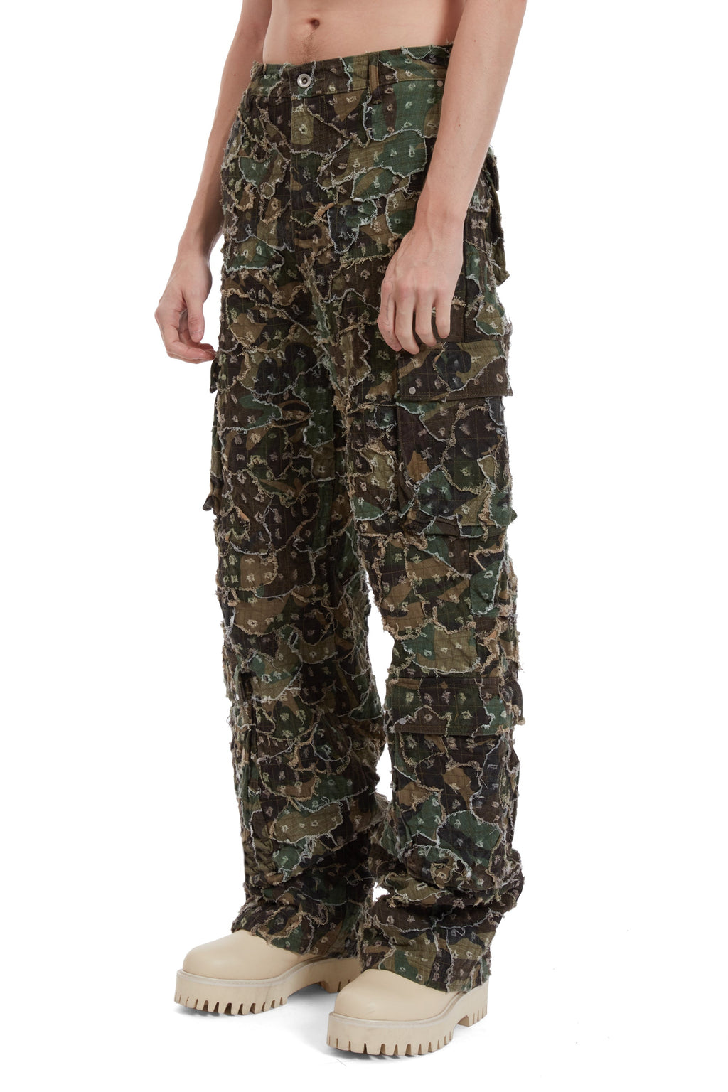 WHO DECIDES WAR MICRO DISTRESSED CARGO PANT — vista 4
