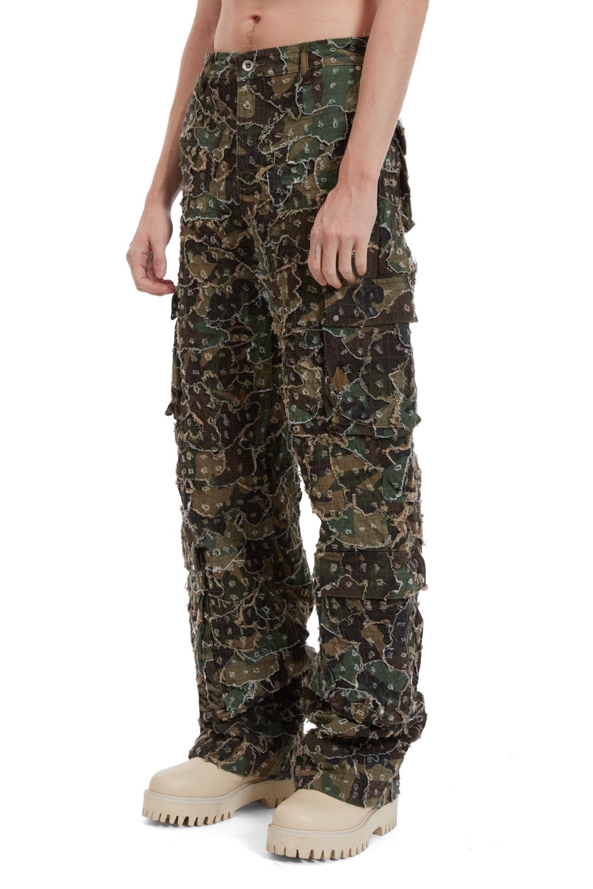 WHO DECIDES WAR MICRO DISTRESSED CARGO PANT — vista 4