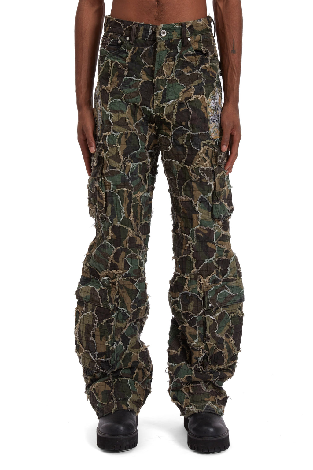 WHO DECIDES WAR WASHED CAMO CARGO PANT — vista 3