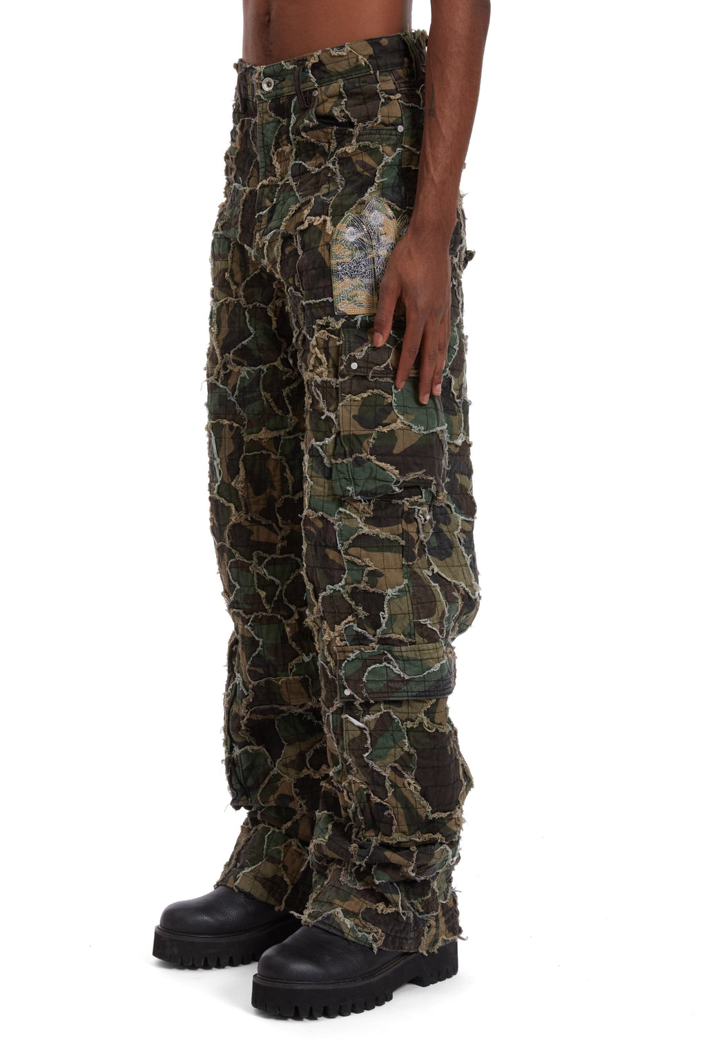 WHO DECIDES WAR WASHED CAMO CARGO PANT — vista 4