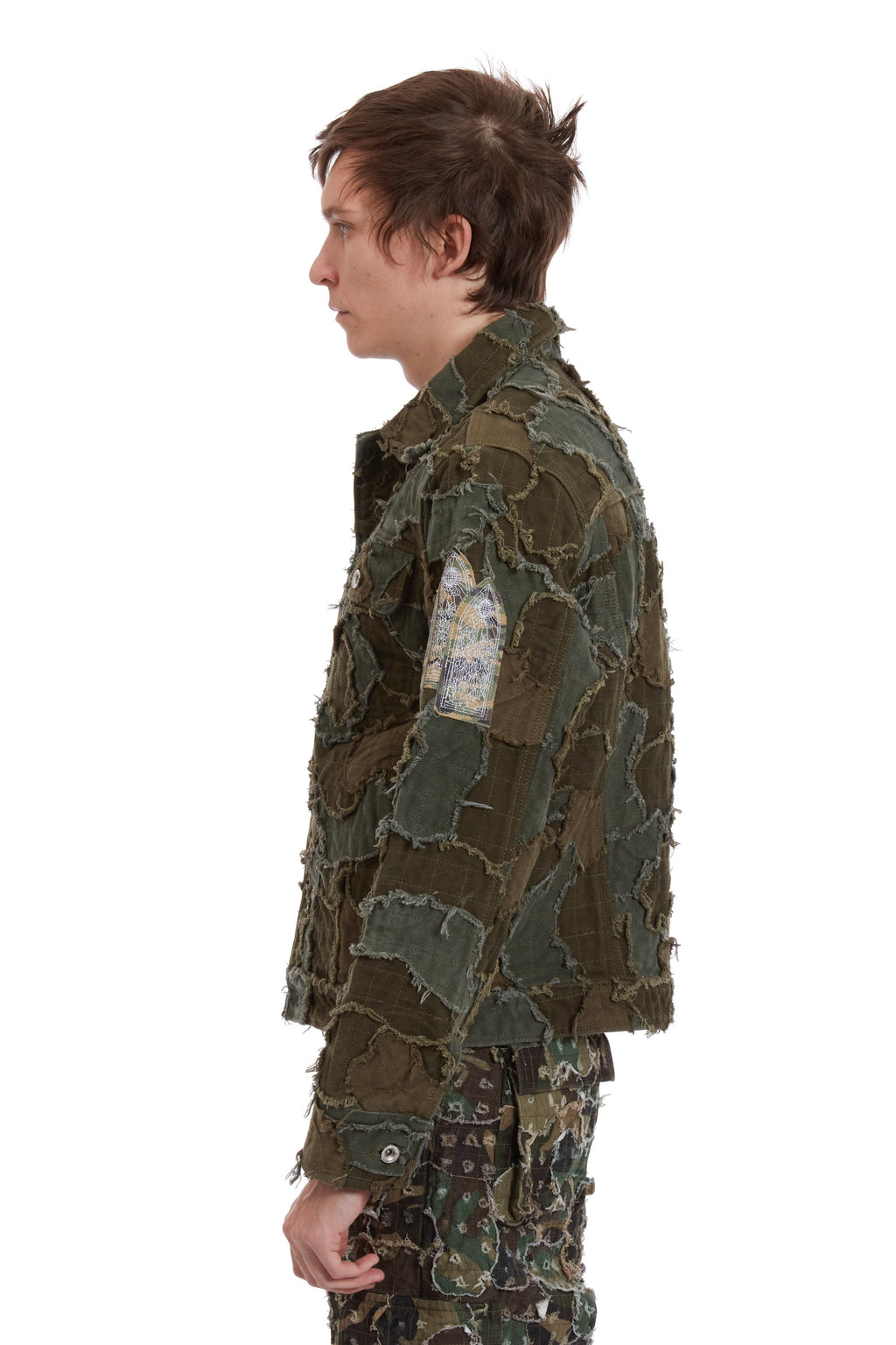 WHO DECIDES WAR FIELD CAMO TRUCKER JACKET — vista 5