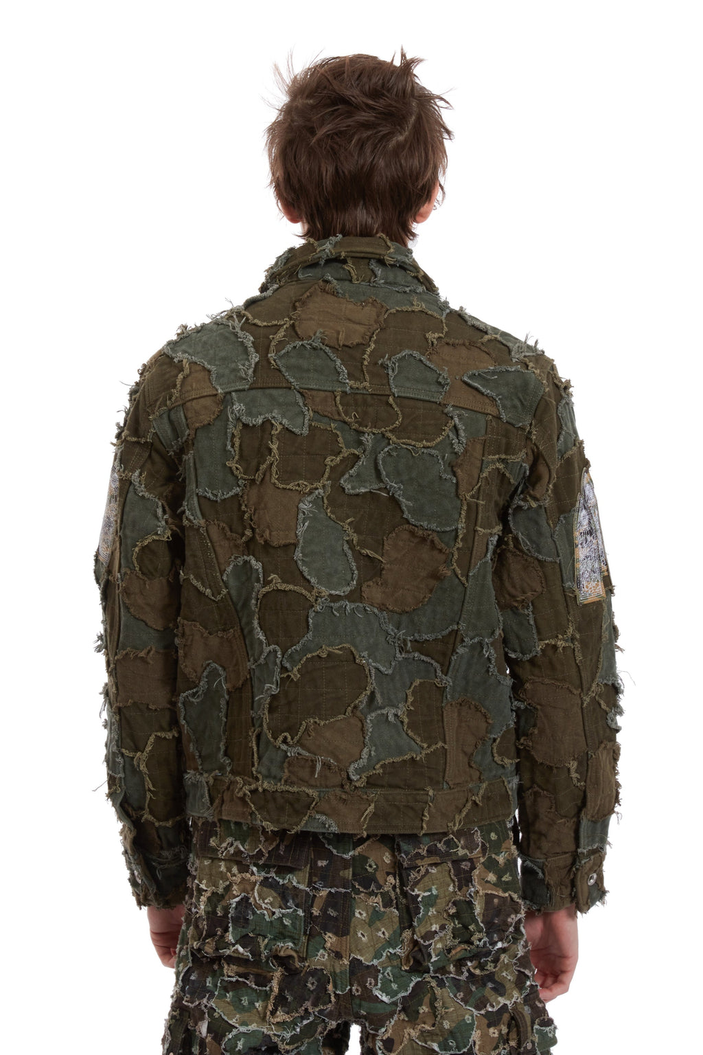 WHO DECIDES WAR FIELD CAMO TRUCKER JACKET — vista 6