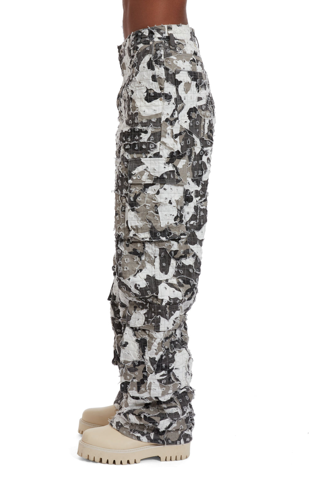 WHO DECIDES WAR MICRO DISTRESSED CARGO PANT — vista 5