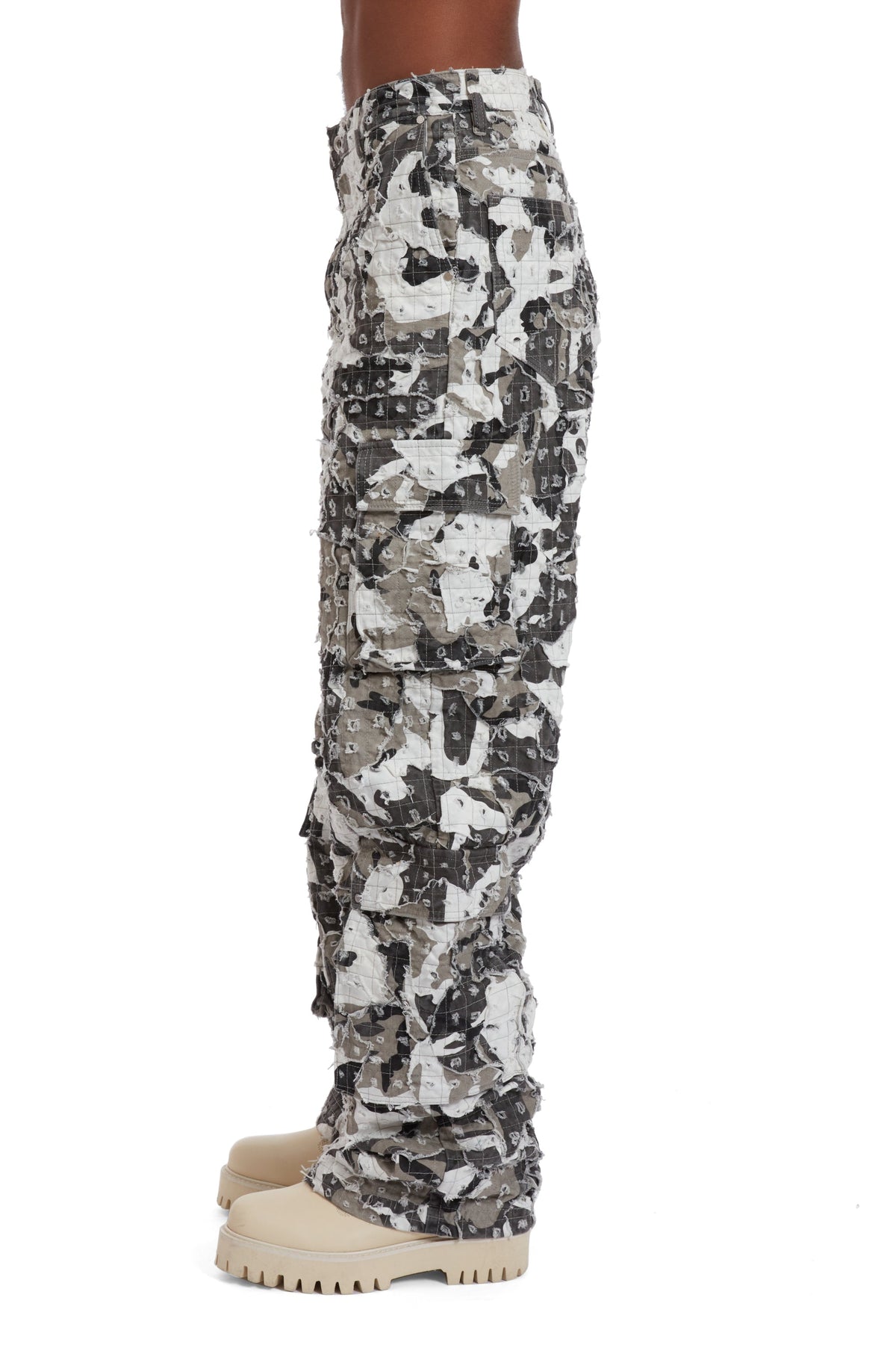 WHO DECIDES WAR MICRO DISTRESSED CARGO PANT — vista 5