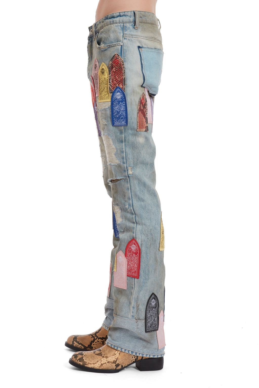 WHO DECIDES WAR PATCH ARCHED REPAIRED DISTRESSED DENIM — vista 5