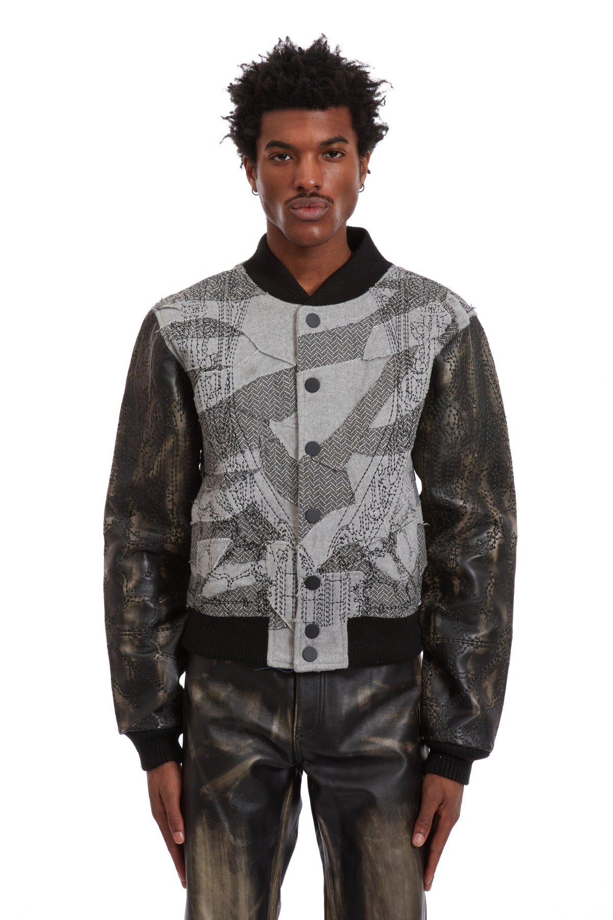 WHO DECIDES WAR NOTRE DAME VARSITY JACKET — vista 3