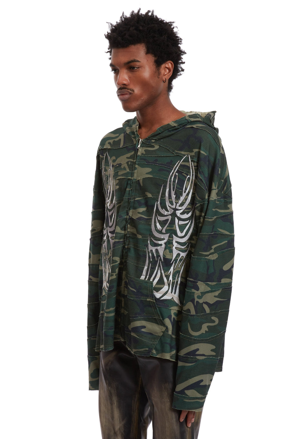 WHO DECIDES WAR WINGED WAVELENGTH CAMO ZIP UP HOODIE — vista 4