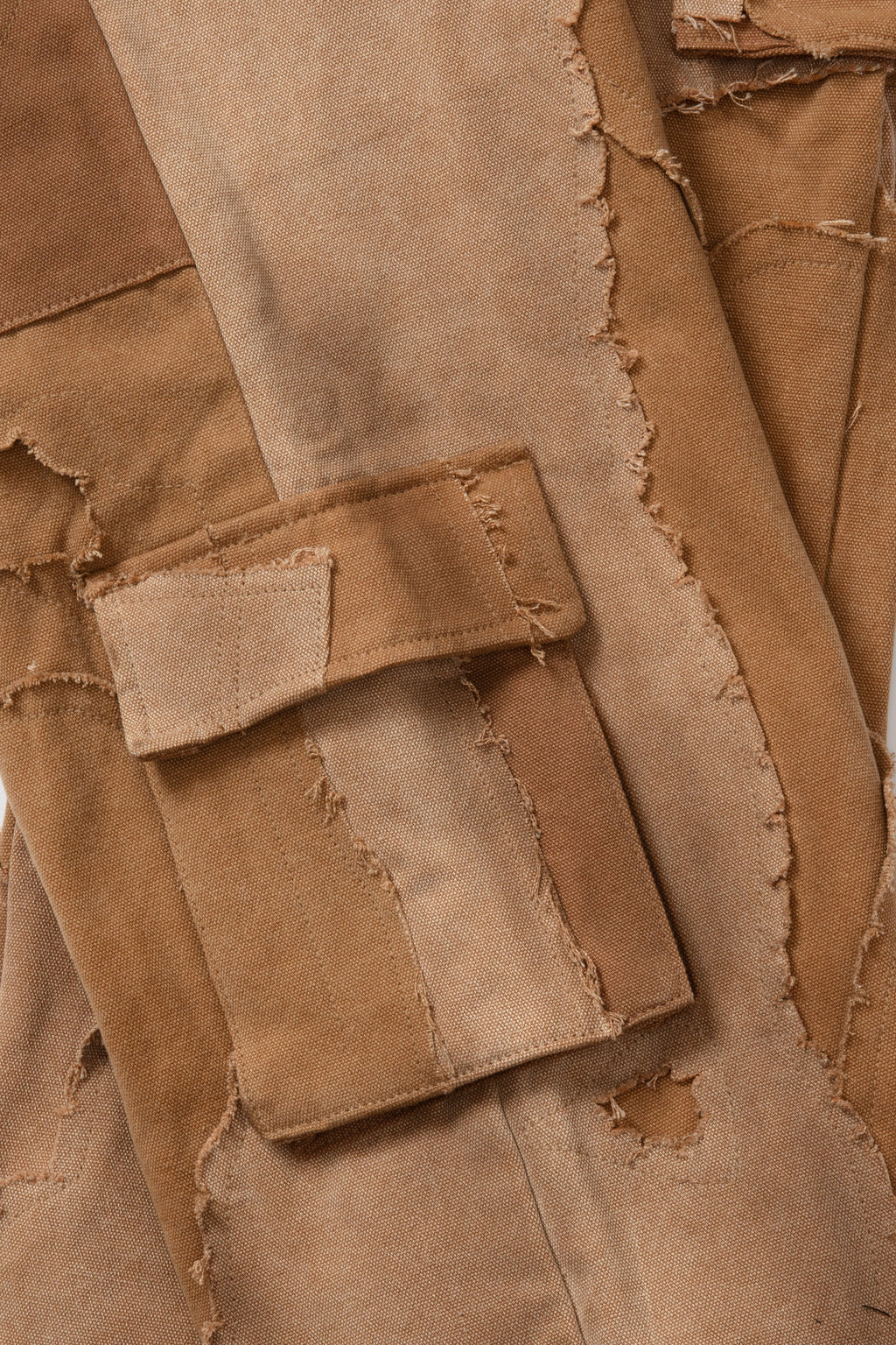 WHO DECIDES WAR UNEARTHED CARGOS — vista 2