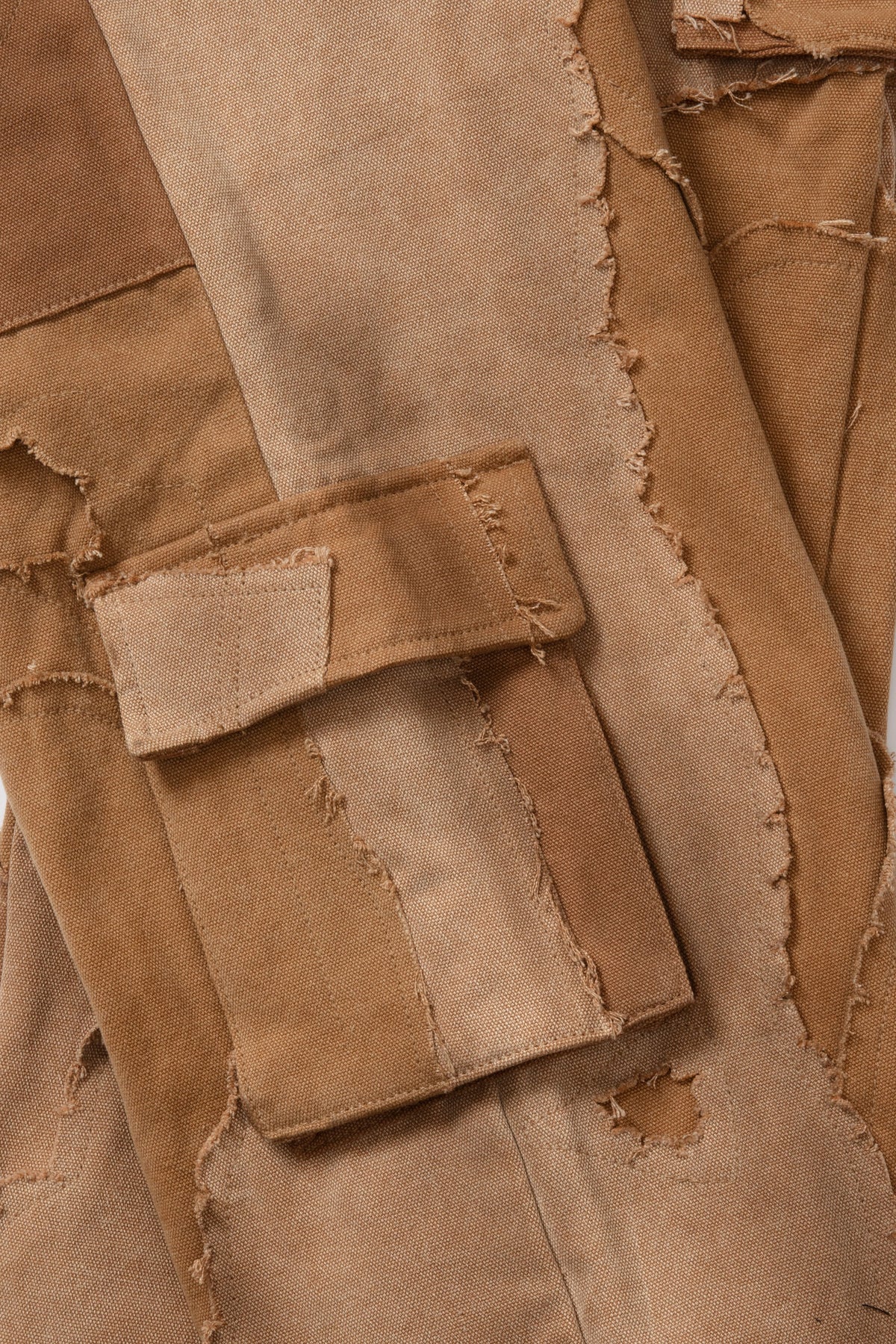 WHO DECIDES WAR UNEARTHED CARGOS — vista 2