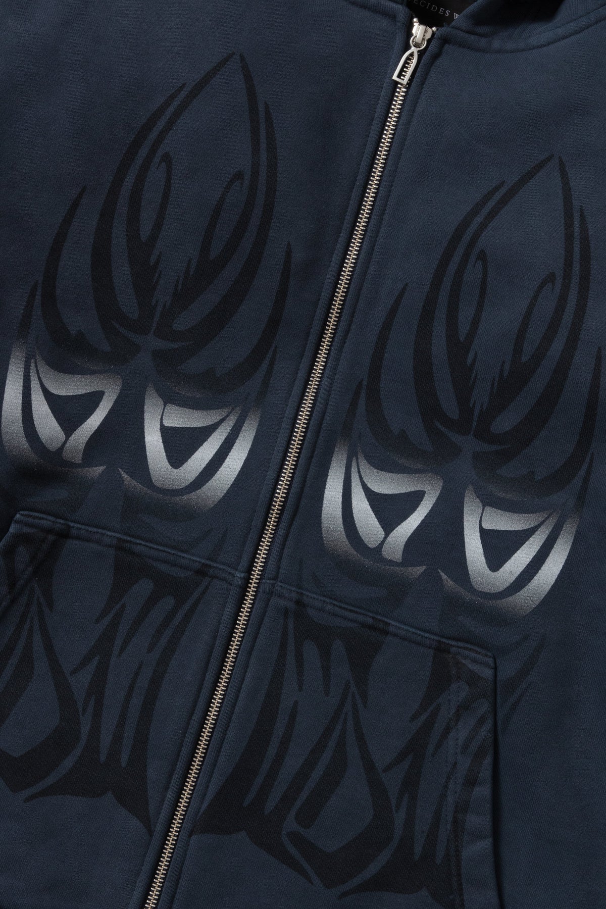 WHO DECIDES WAR WINGED ZIP UP — vista 2