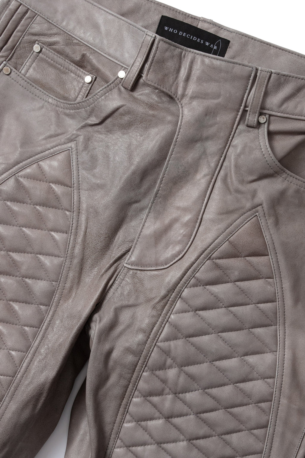 WHO DECIDES WAR PLEATED MOTO — vista 2