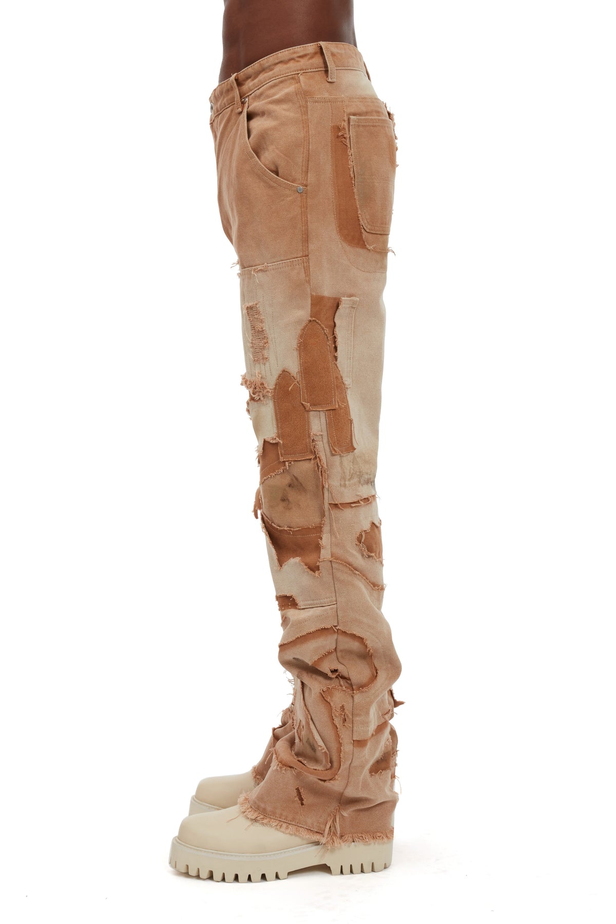 WHO DECIDES WAR UNEARTHED TROUSERS — vista 5