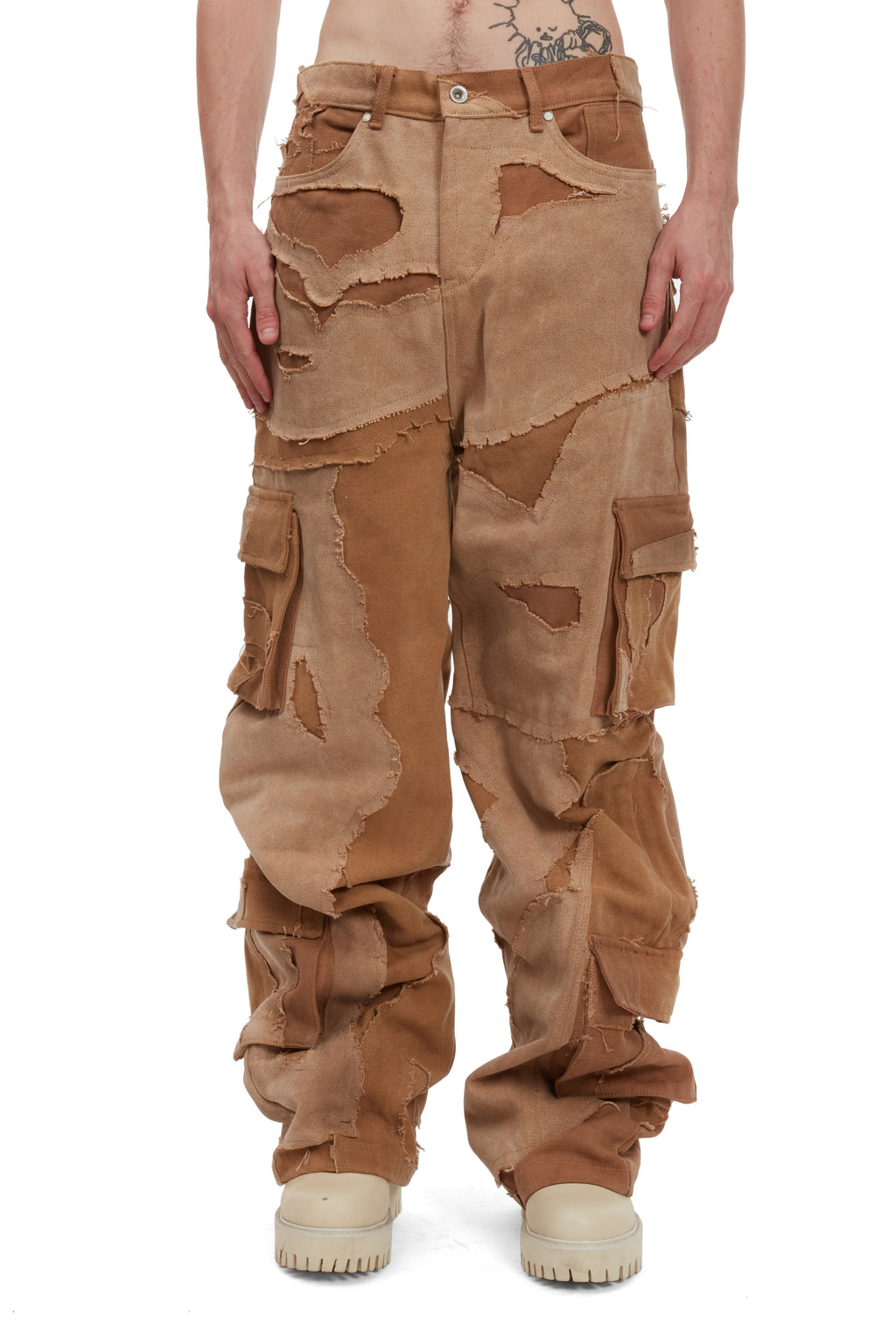 WHO DECIDES WAR UNEARTHED CARGOS — vista 3