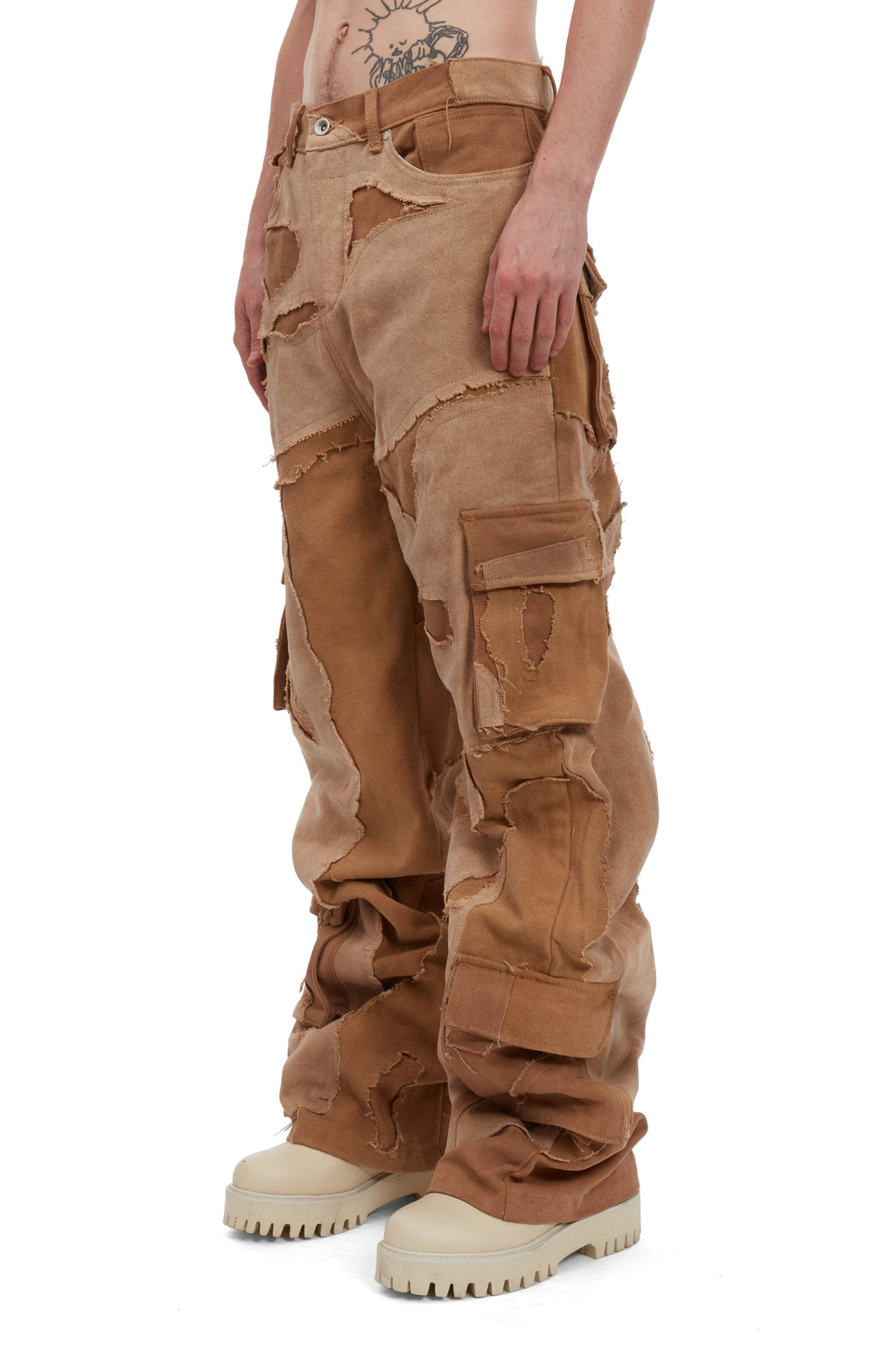 WHO DECIDES WAR UNEARTHED CARGOS — vista 4