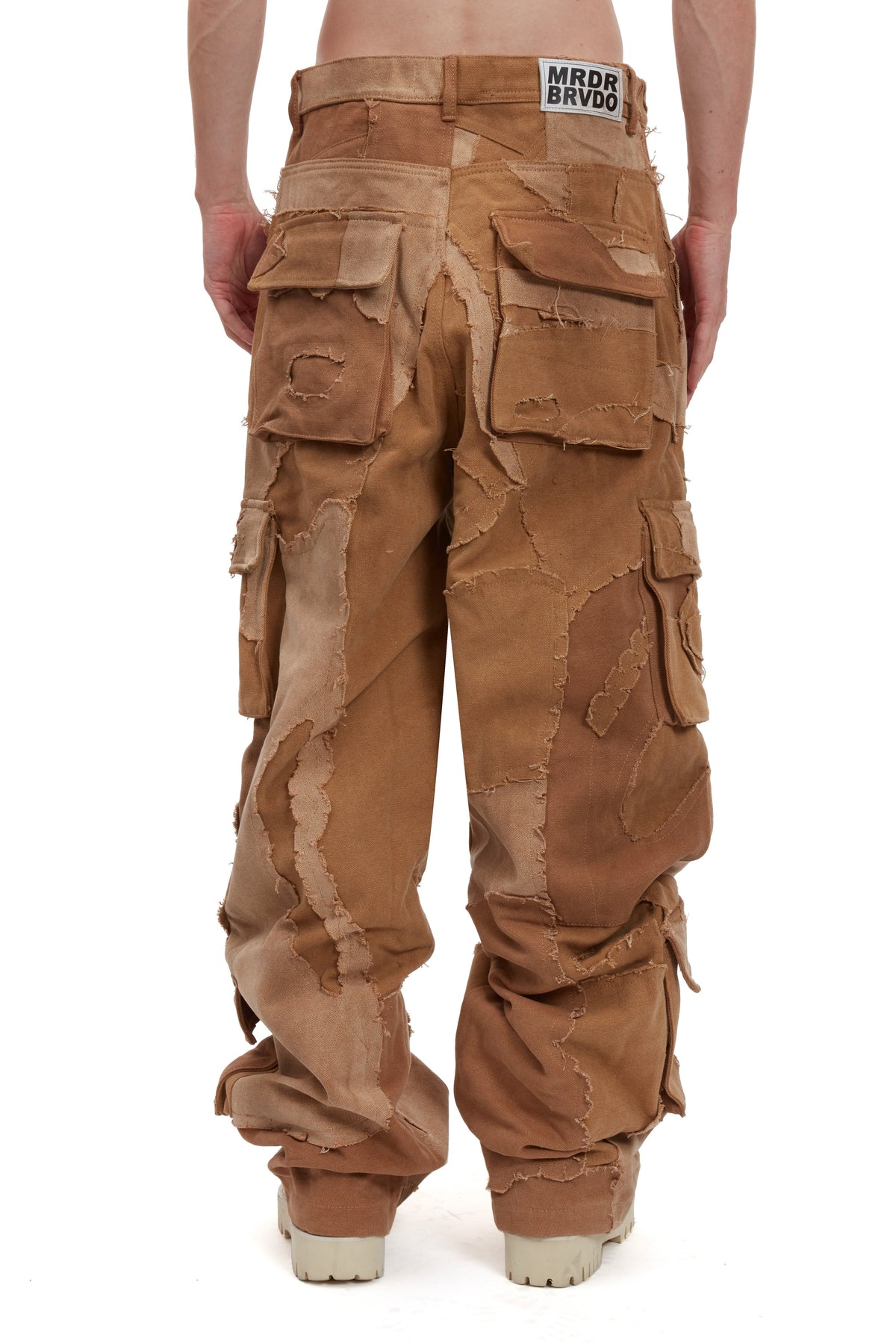 WHO DECIDES WAR UNEARTHED CARGOS — vista 6