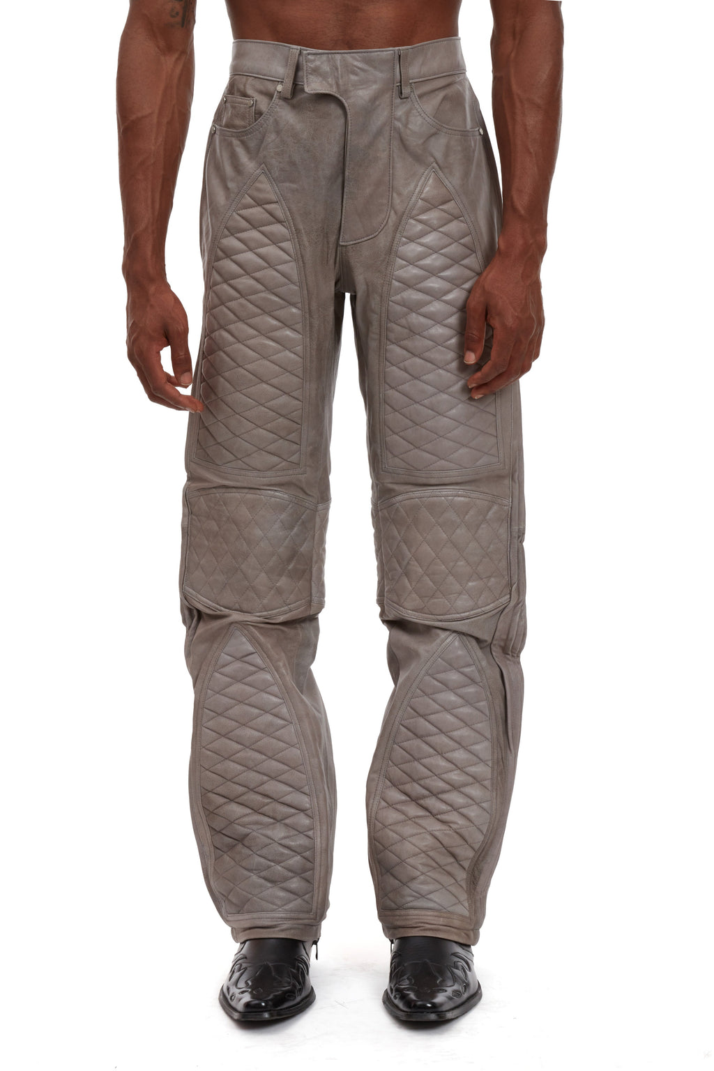 WHO DECIDES WAR PLEATED MOTO — vista 3