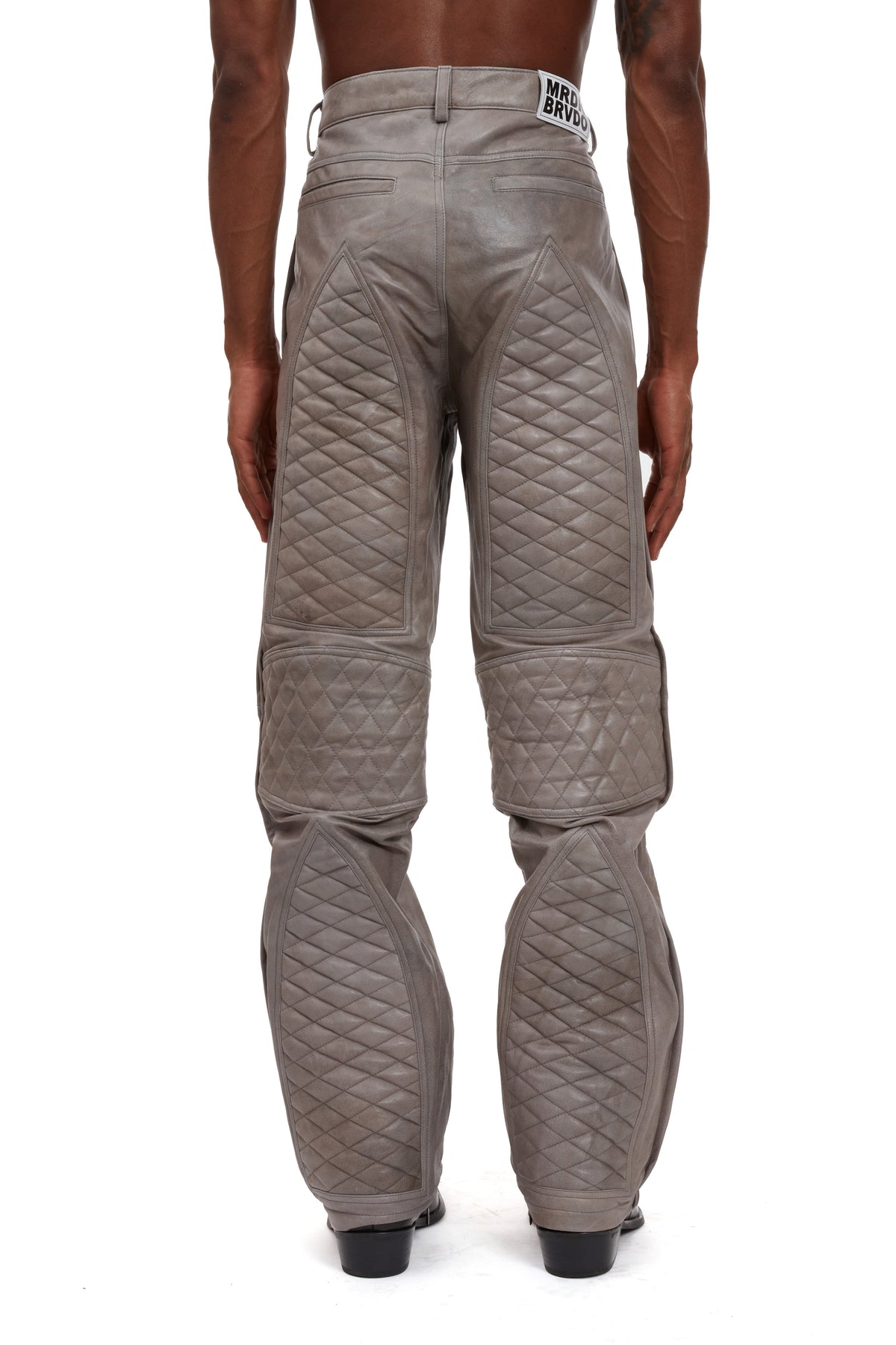 WHO DECIDES WAR PLEATED MOTO — vista 6