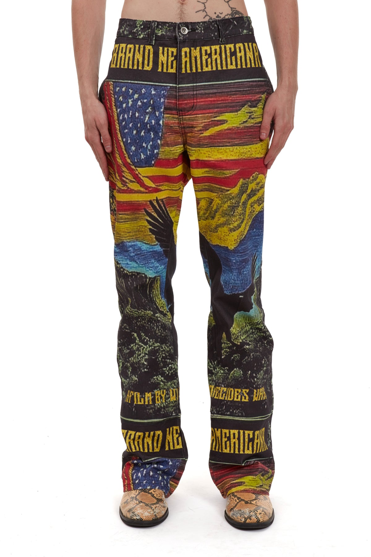 WHO DECIDES WAR FILM TROUSERS — vista 3