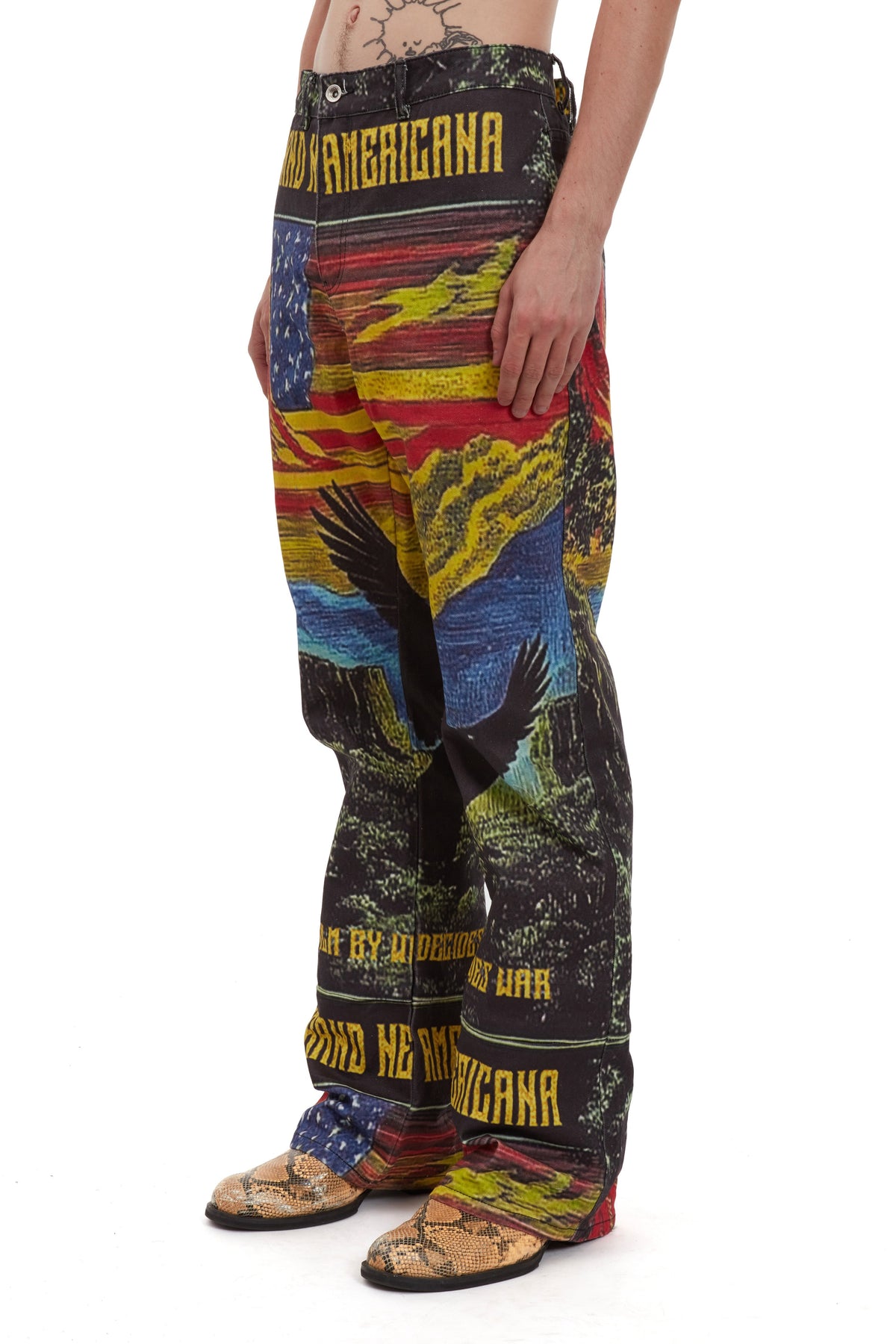 WHO DECIDES WAR FILM TROUSERS — vista 4