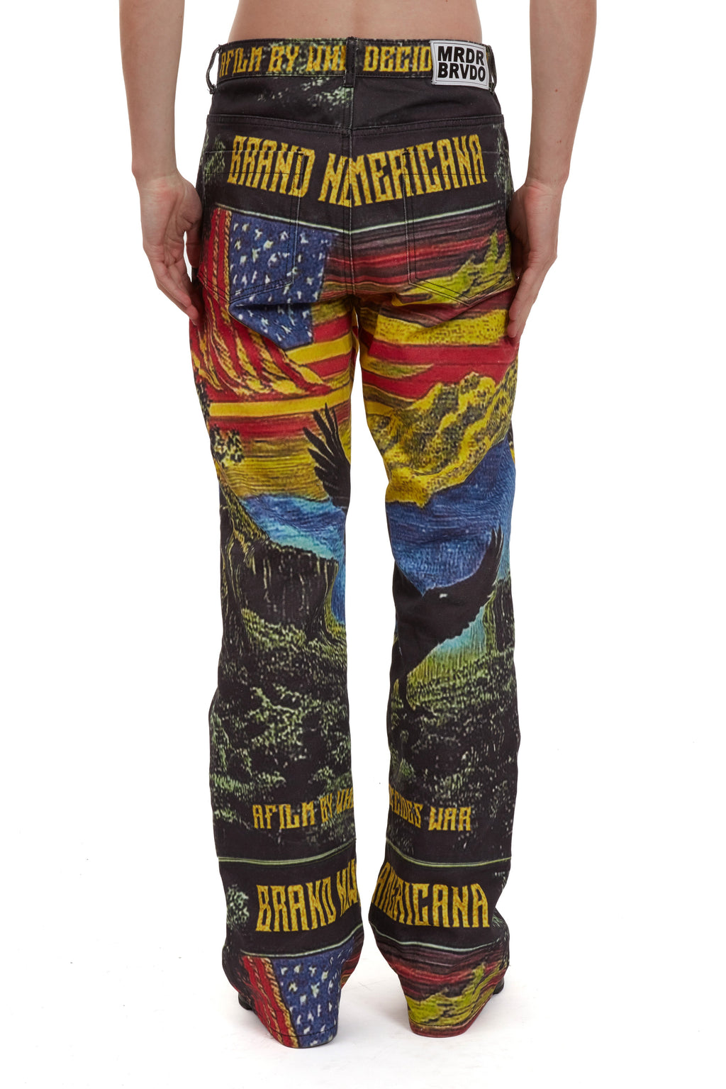 WHO DECIDES WAR FILM TROUSERS — vista 6