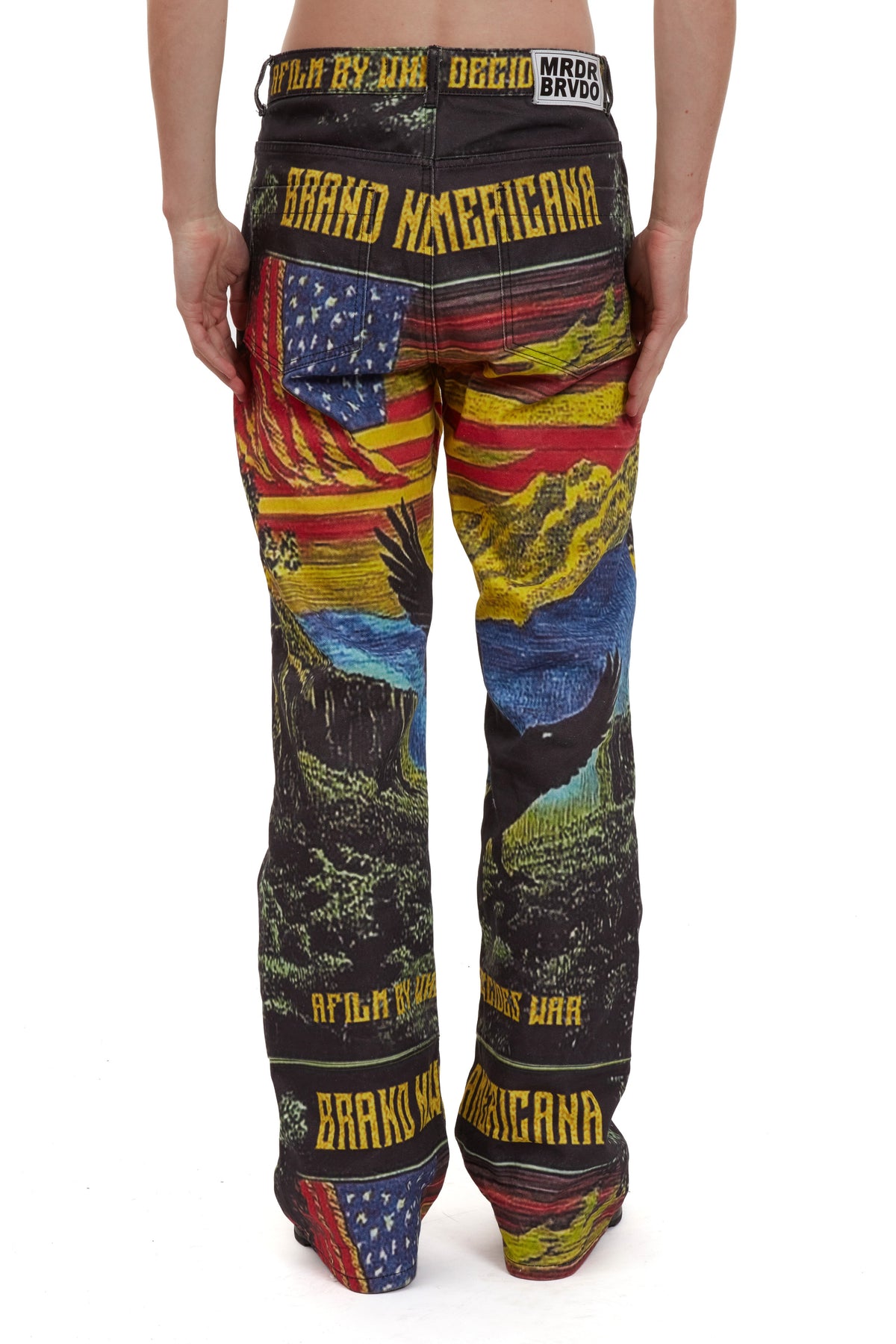 WHO DECIDES WAR FILM TROUSERS — vista 6