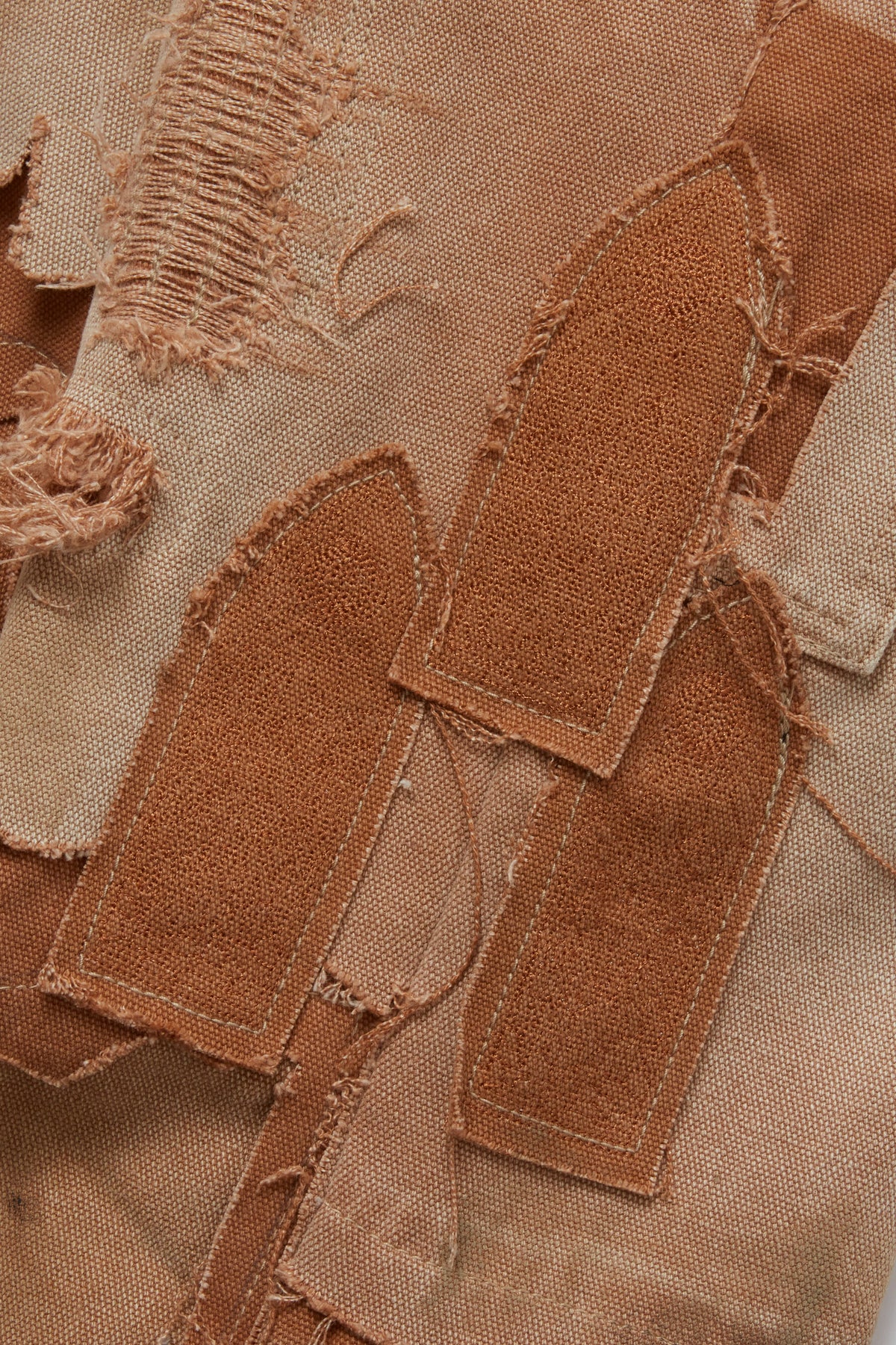 WHO DECIDES WAR UNEARTHED TROUSERS — vista 2