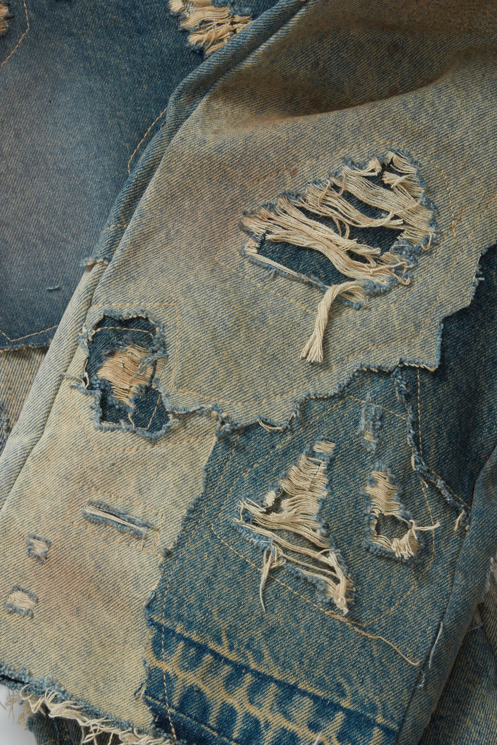 WHO DECIDES WAR UNEARTHED DENIM — vista 2
