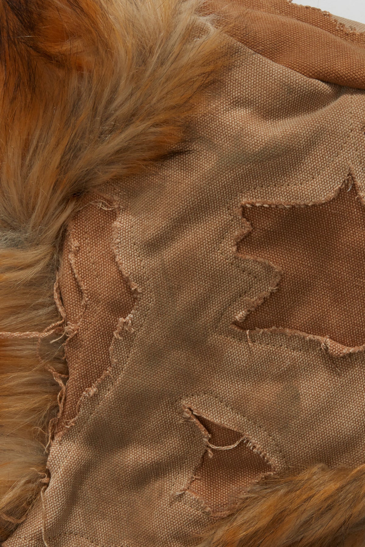 WHO DECIDES WAR KHAKI TRAPPER — vista 2