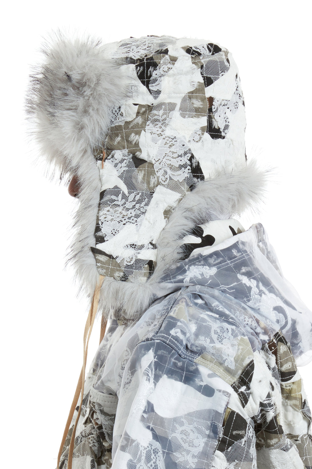 WHO DECIDES WAR ARTIC TRAPPER — vista 5
