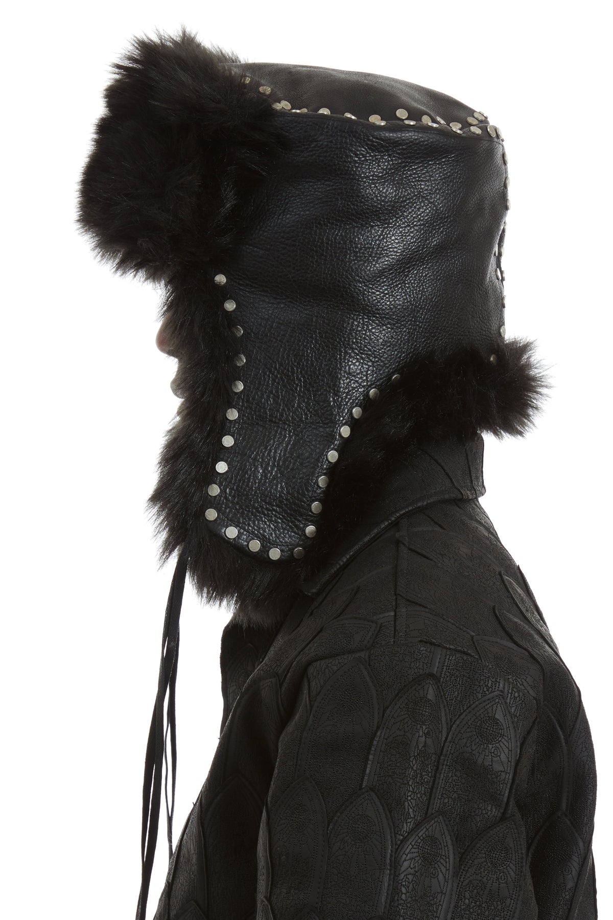 WHO DECIDES WAR STUDDED TRAPPER — vista 5