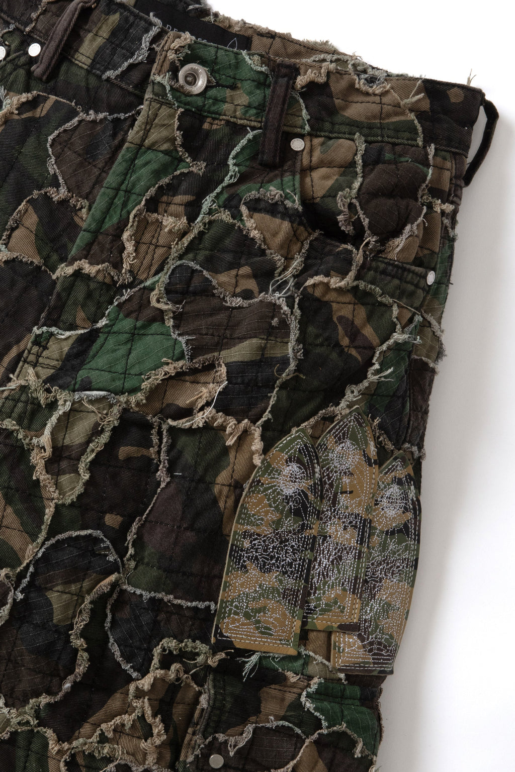 WHO DECIDES WAR WASHED CAMO CARGO PANT — vista 2