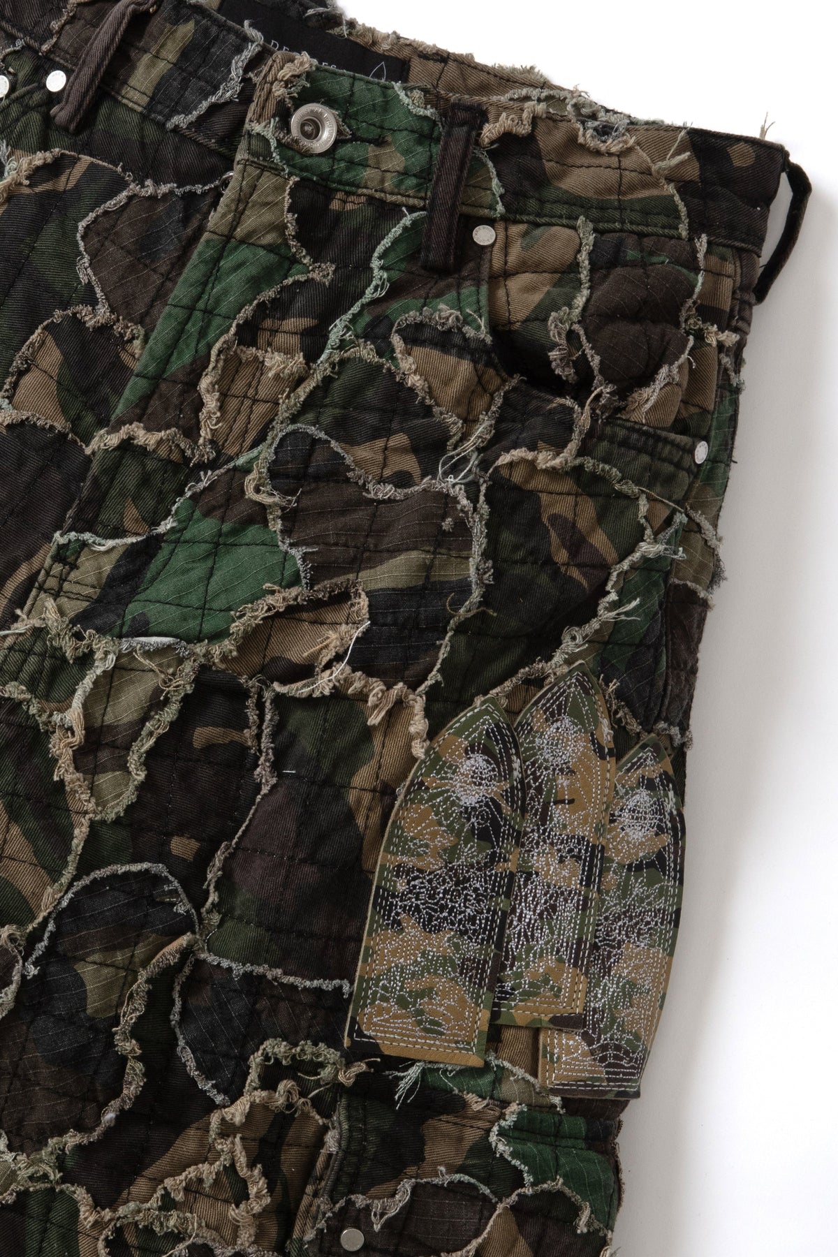 WHO DECIDES WAR WASHED CAMO CARGO PANT — vista 2